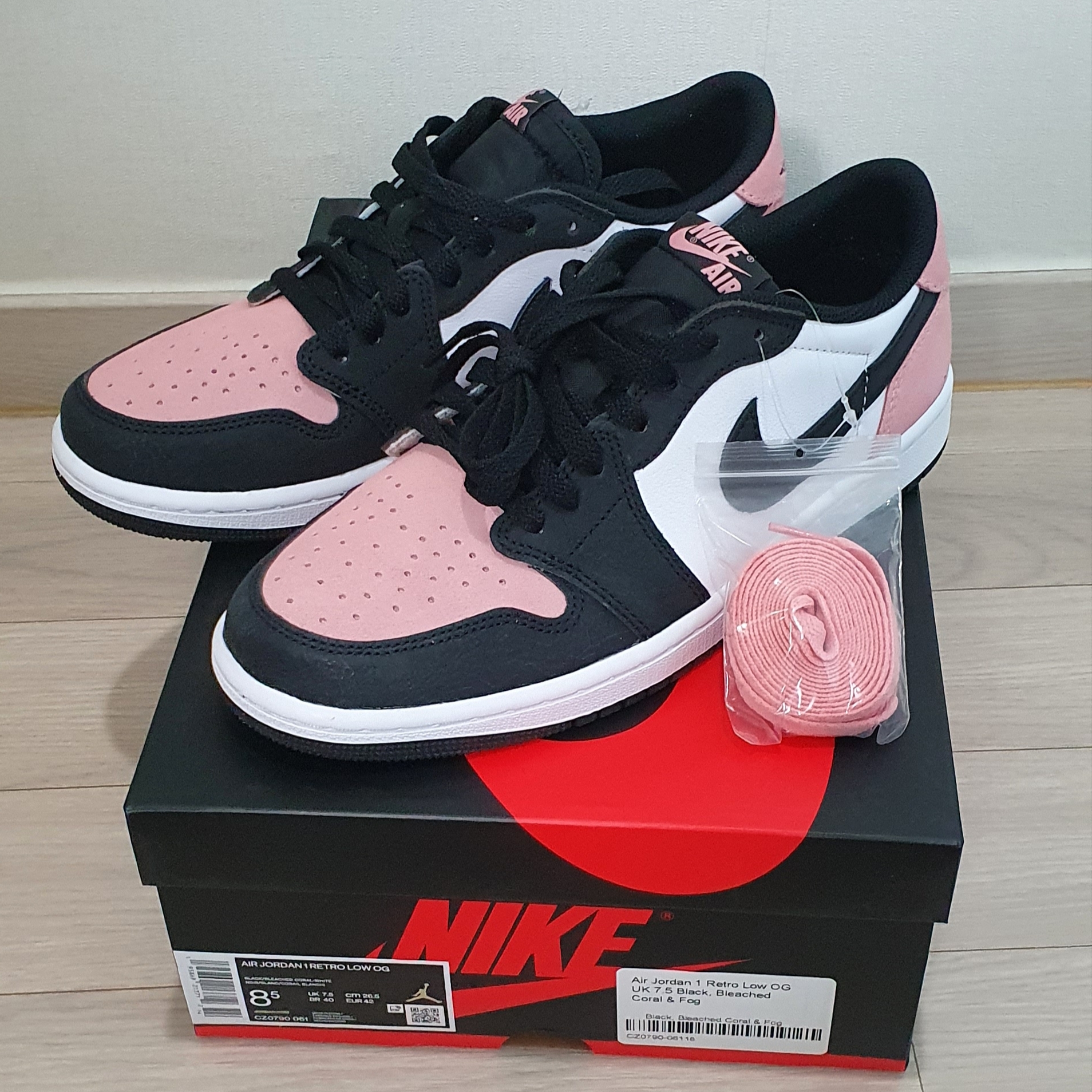 Jordan 1 Retro Low OG Bleached Coral 착용 스타일 - 2