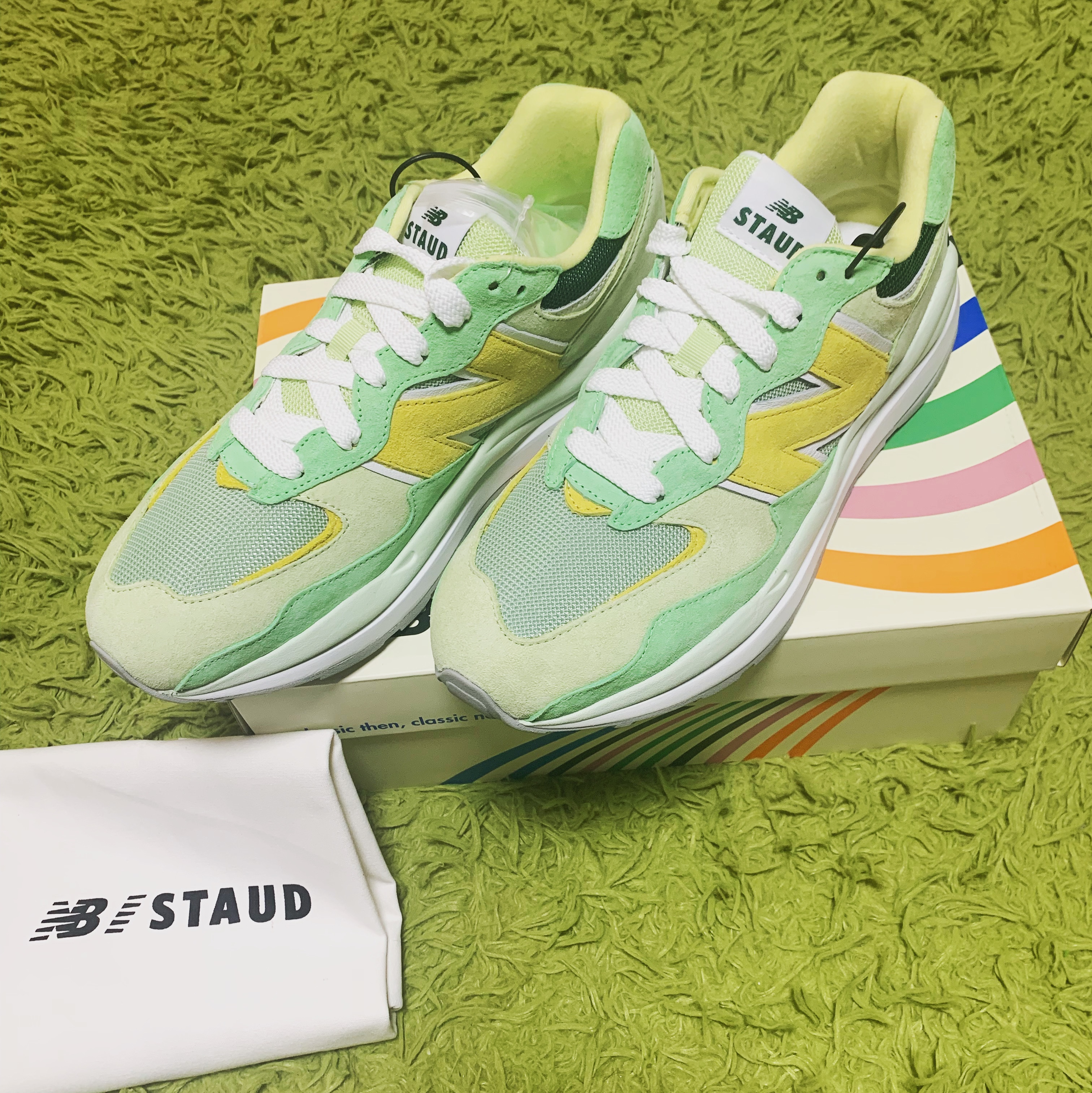 New Balance x Staud 5740 Green 착용 스타일