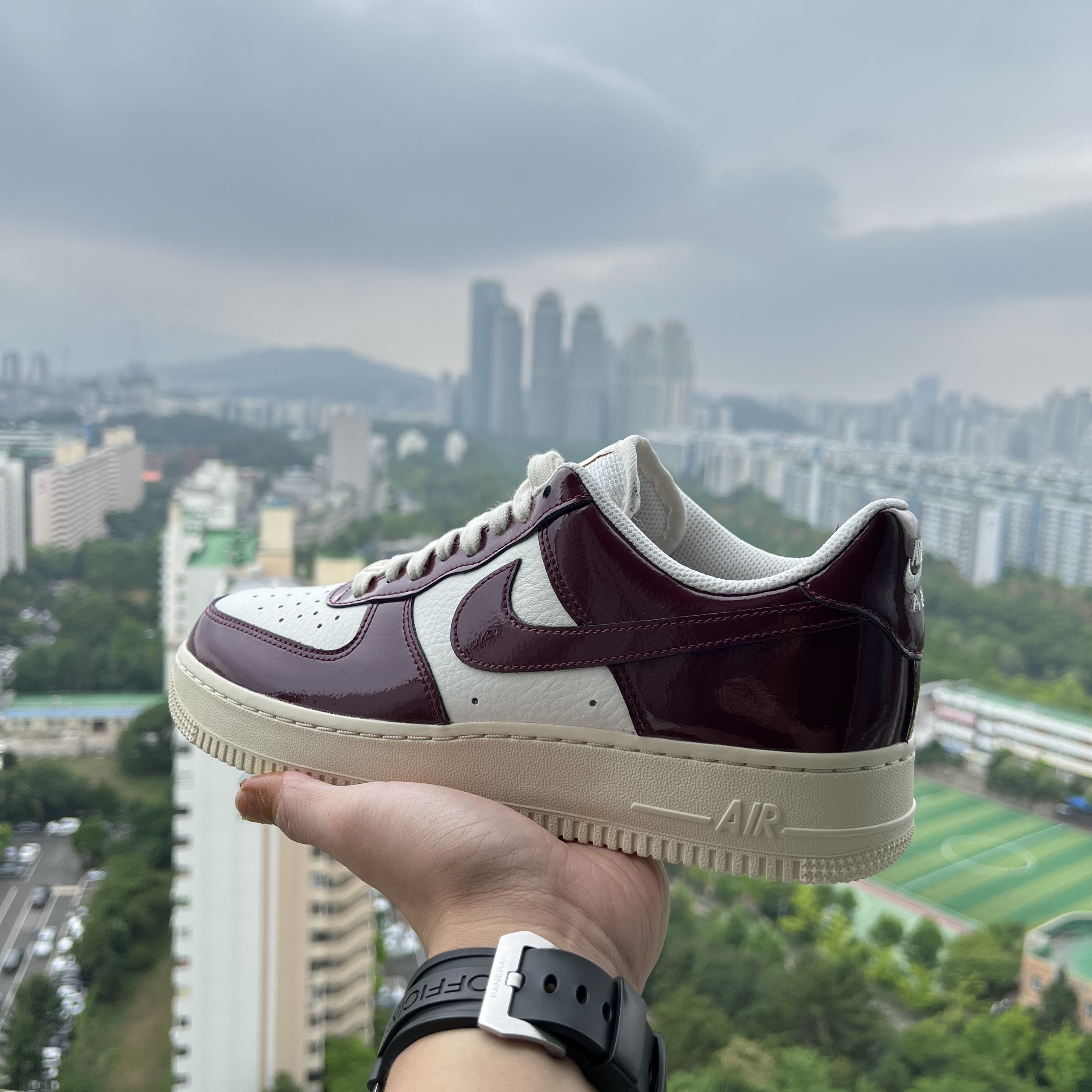 (W) Nike Air Force 1 Low Dark Beetroot 착용 스타일