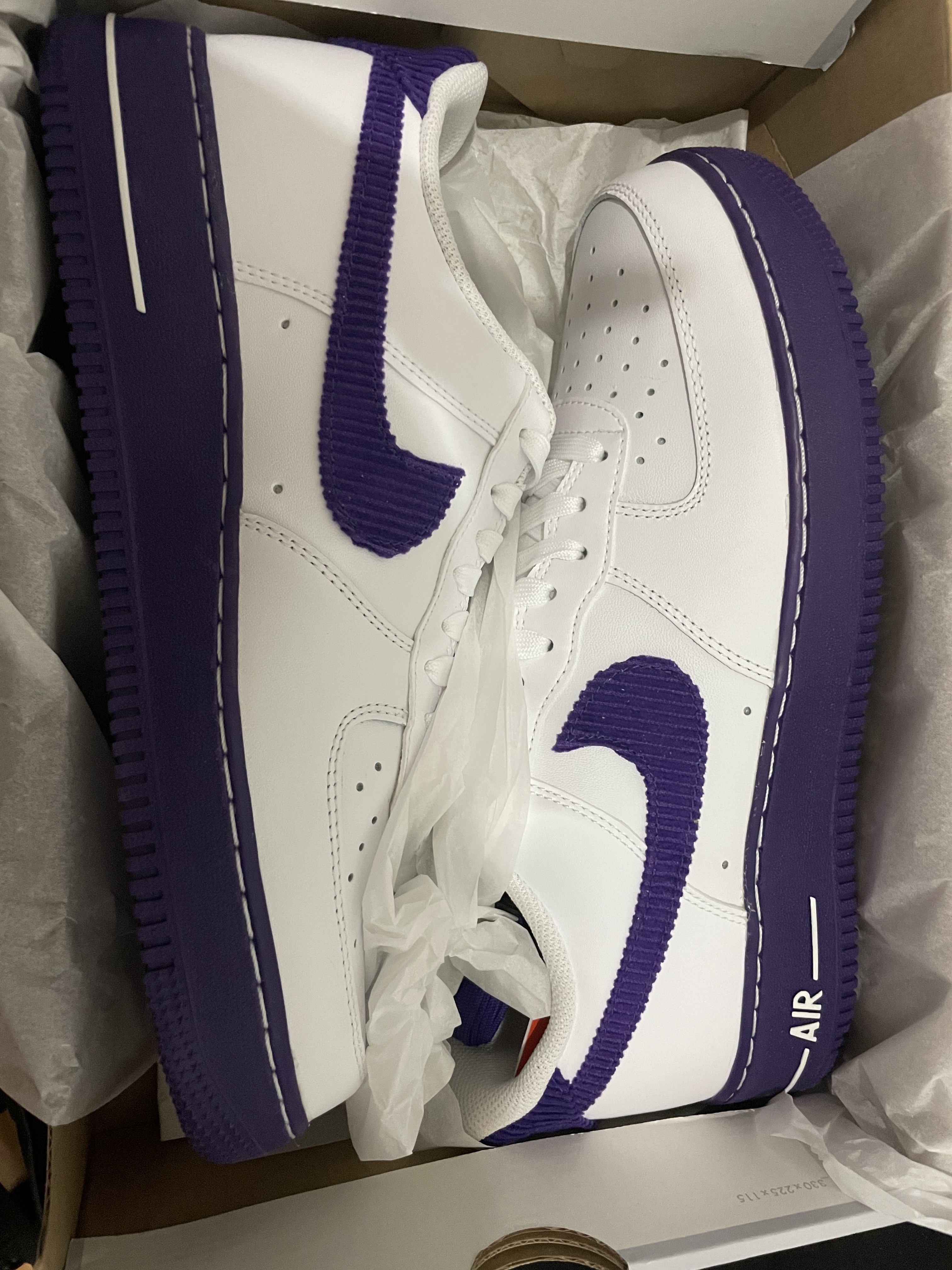 Nike Air Force 1 '07 LV8 EMB White and Court Purple 착용 스타일 - 1