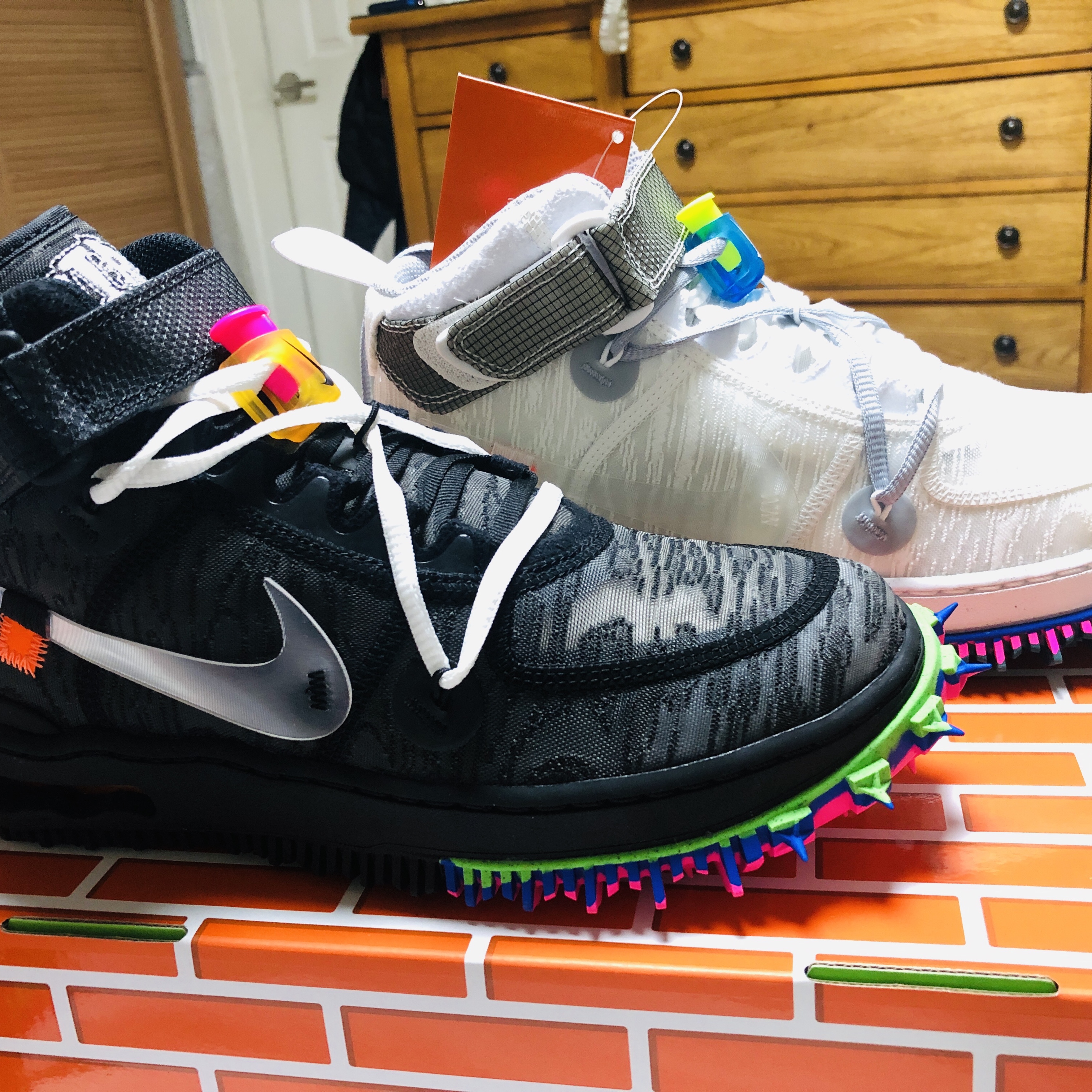 Nike x Off-White Air Force 1 Mid SP White, Nike x Off-White Air Force 1 Mid SP Black 착용 스타일