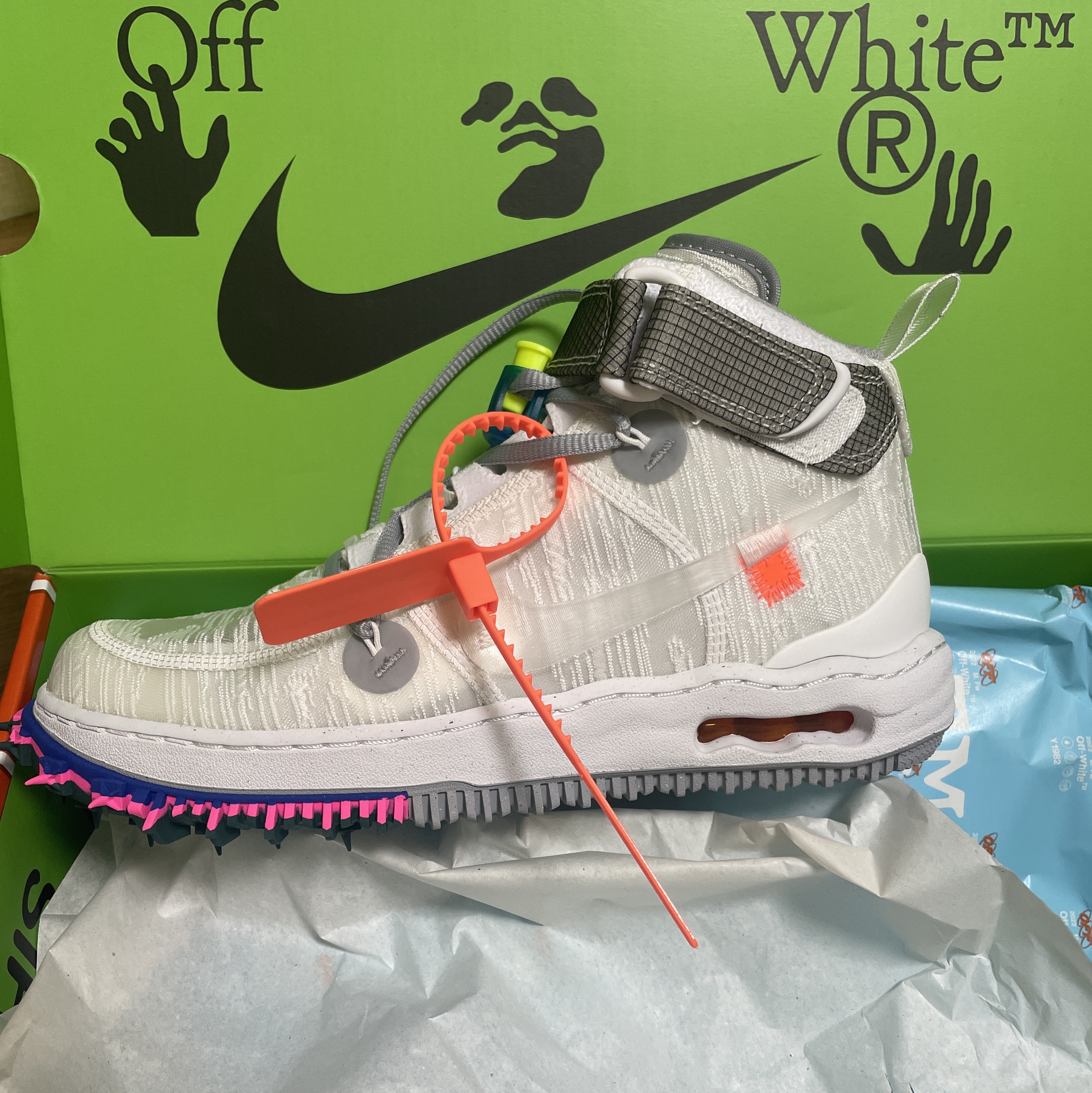 Nike x Off-White Air Force 1 Mid SP White 착용 스타일