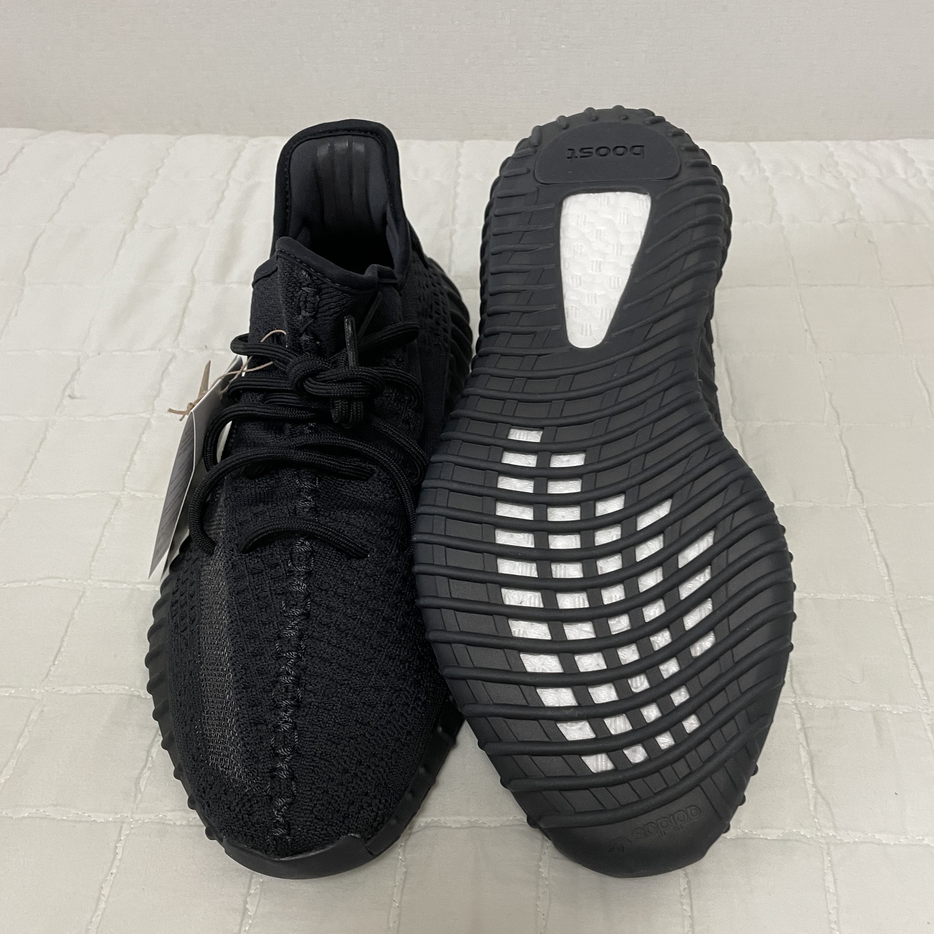 Adidas Yeezy Boost 350 V2 Onyx 착용 스타일 - 3
