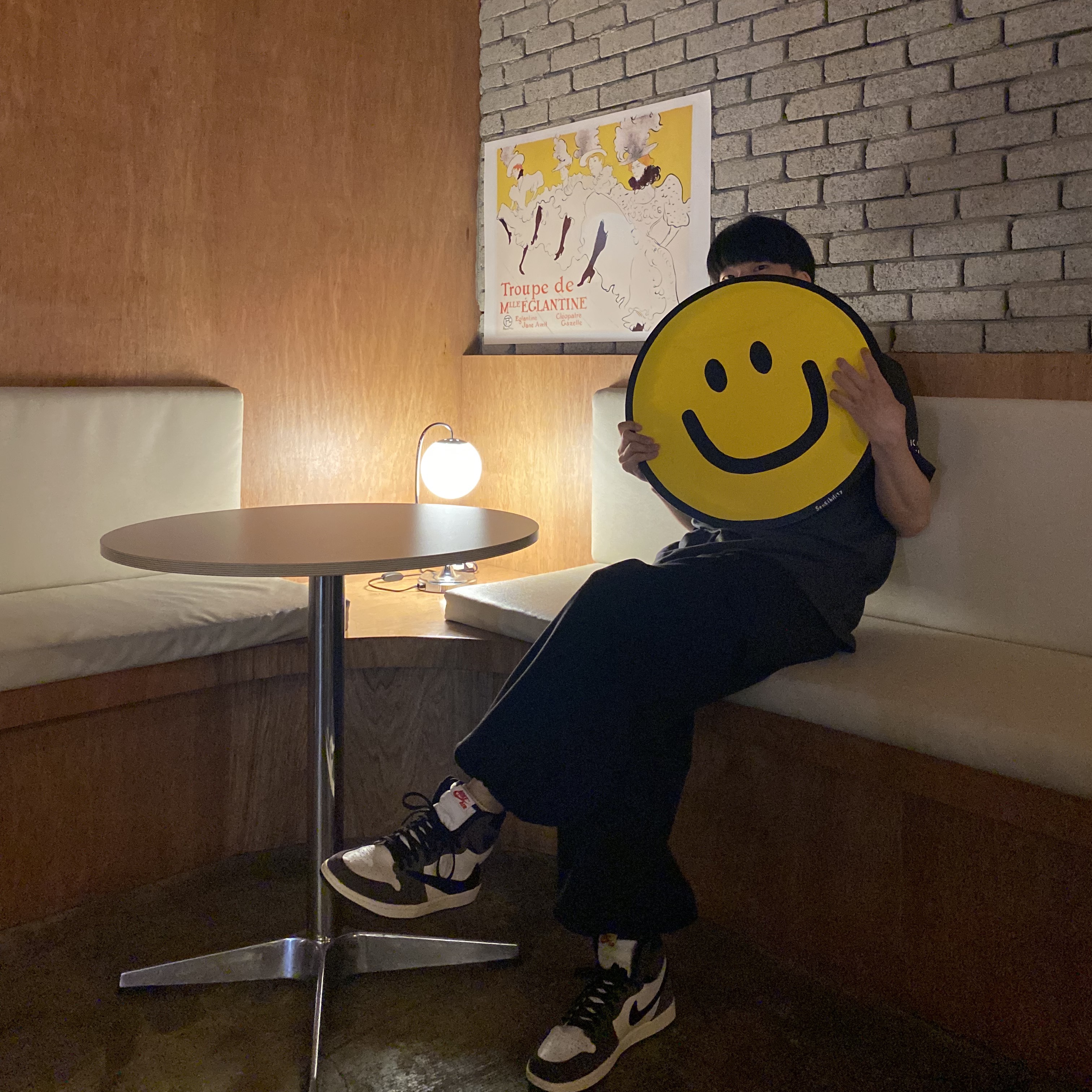 Jordan 1 x Travis Scott Retro High OG SP Mocha, Uniqlo x Kaws Tokyo First T-Shirt White - JP 착용 스타일