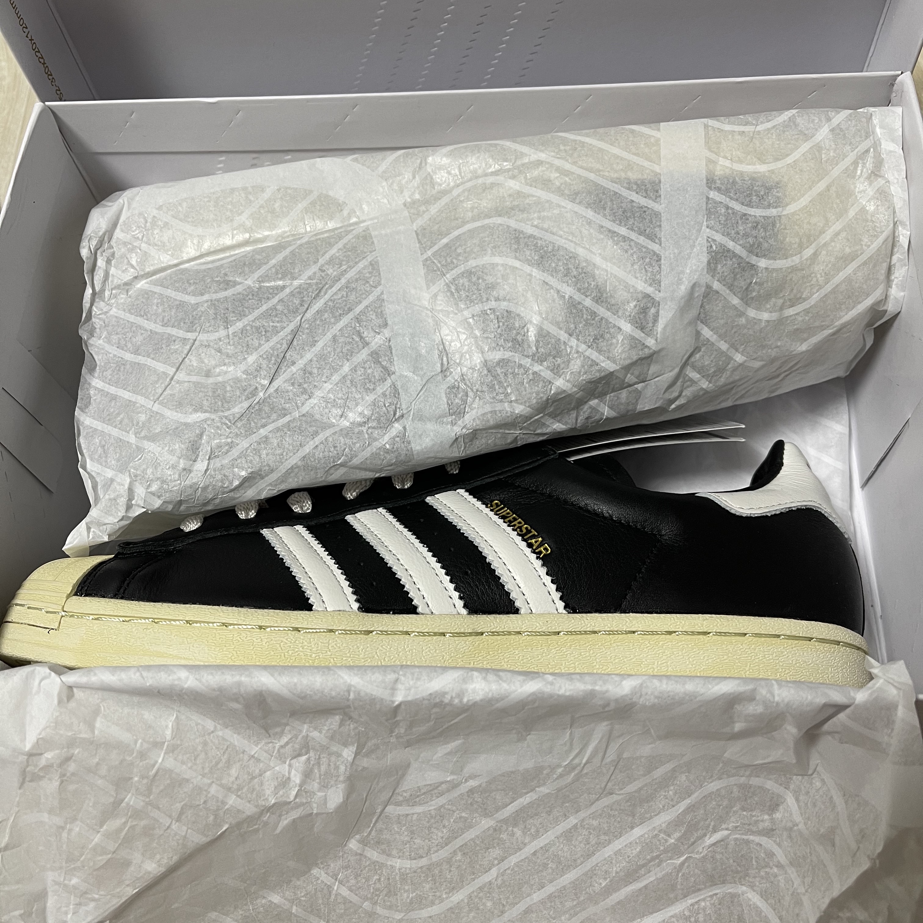 Adidas Superstar Premium Black White 착용 스타일