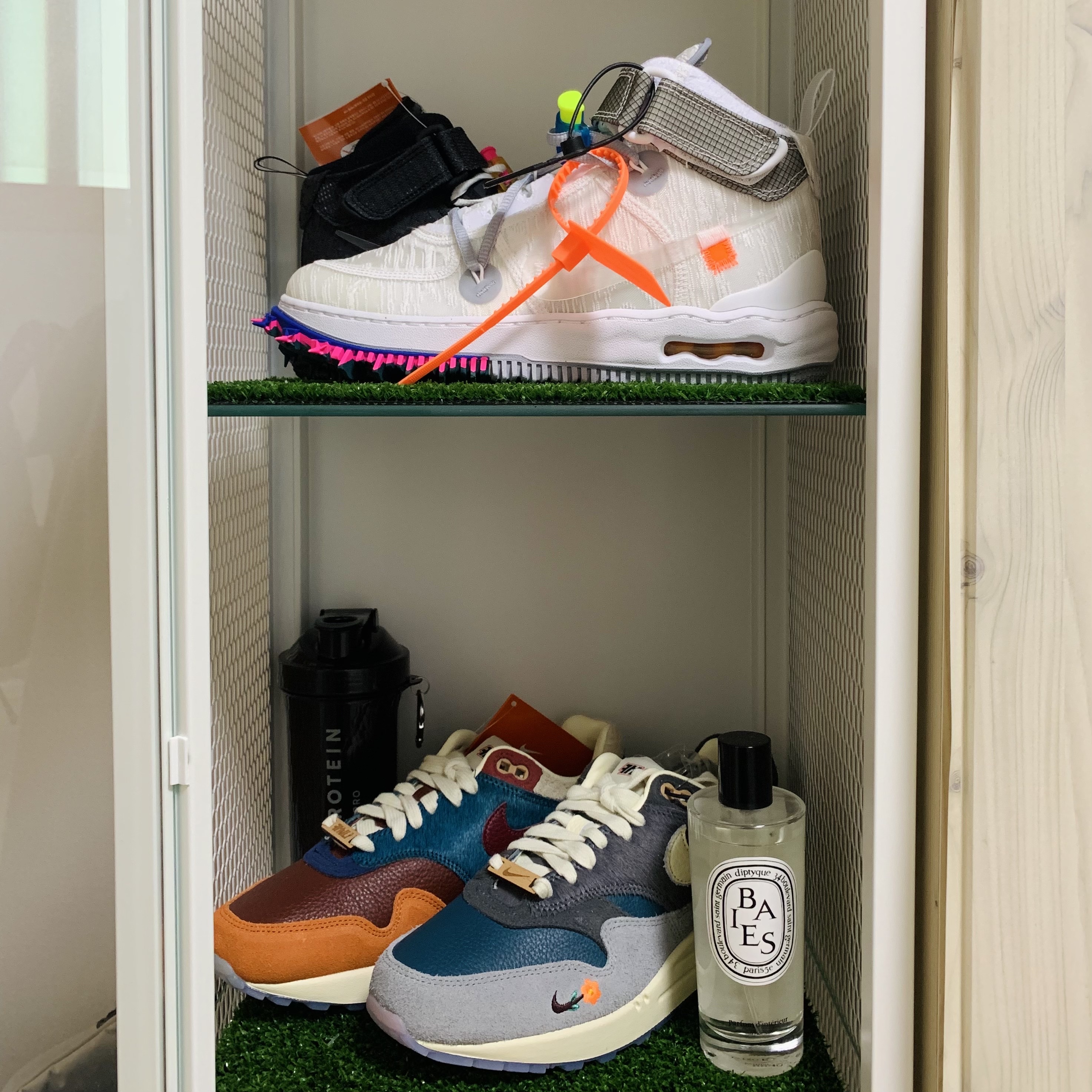 Nike x Off-White Air Force 1 Mid SP White, Nike x Off-White Air Force 1 Mid SP Black 착용 스타일 - 3
