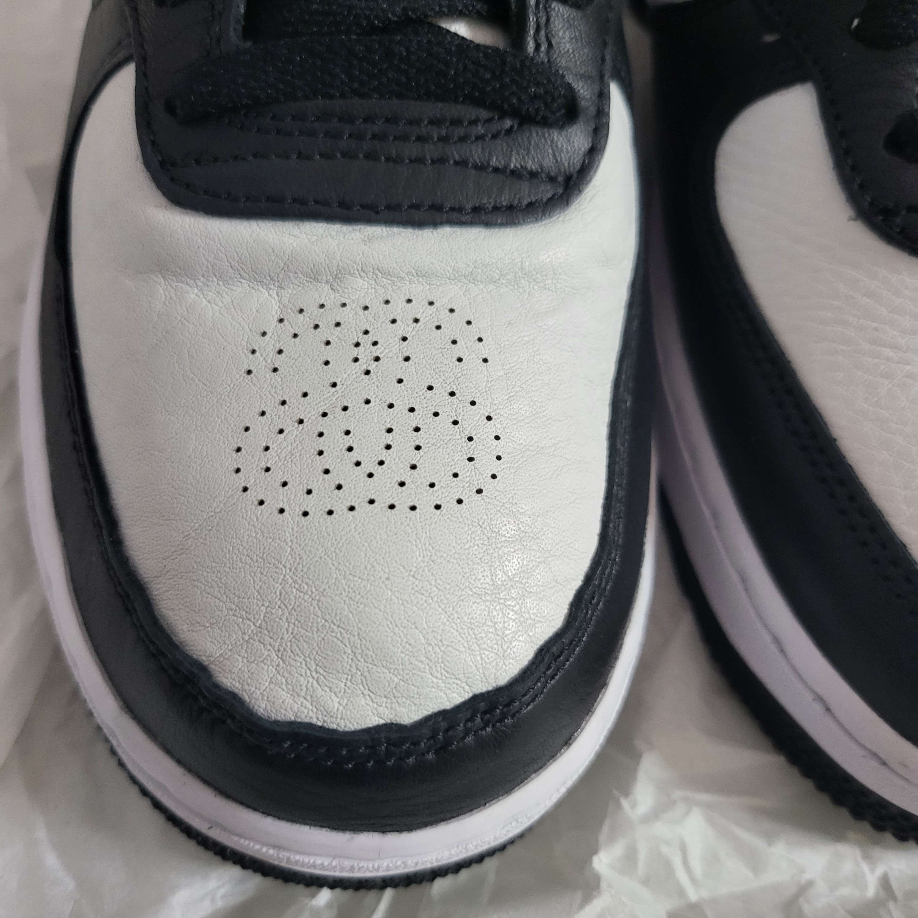 Nike x Stussy Air Force 1 '07 Mid SP Black and Light Bone 착용 스타일 - 3