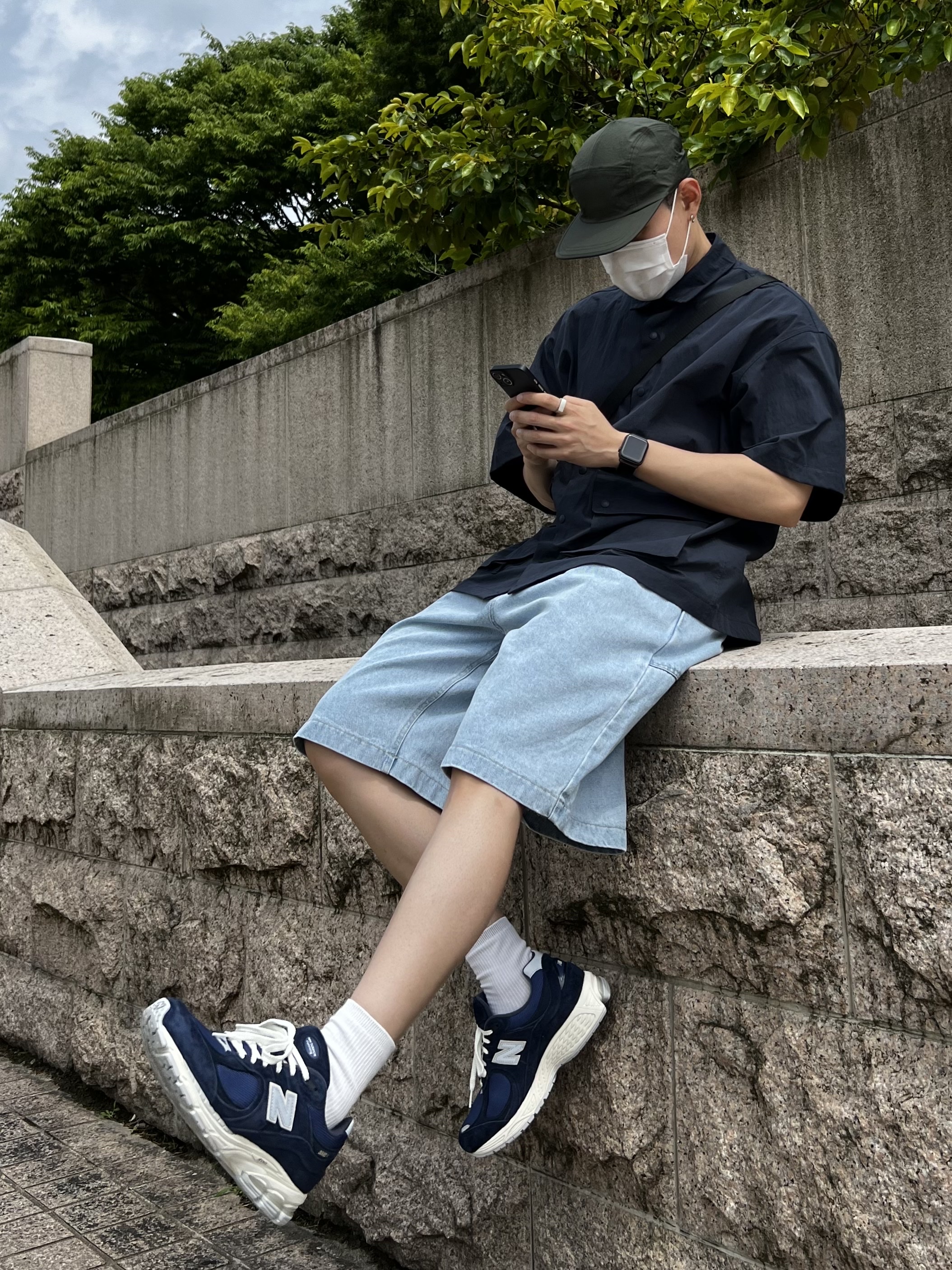 New Balance 2002R Special Vintage Navy 착용 스타일 - 1