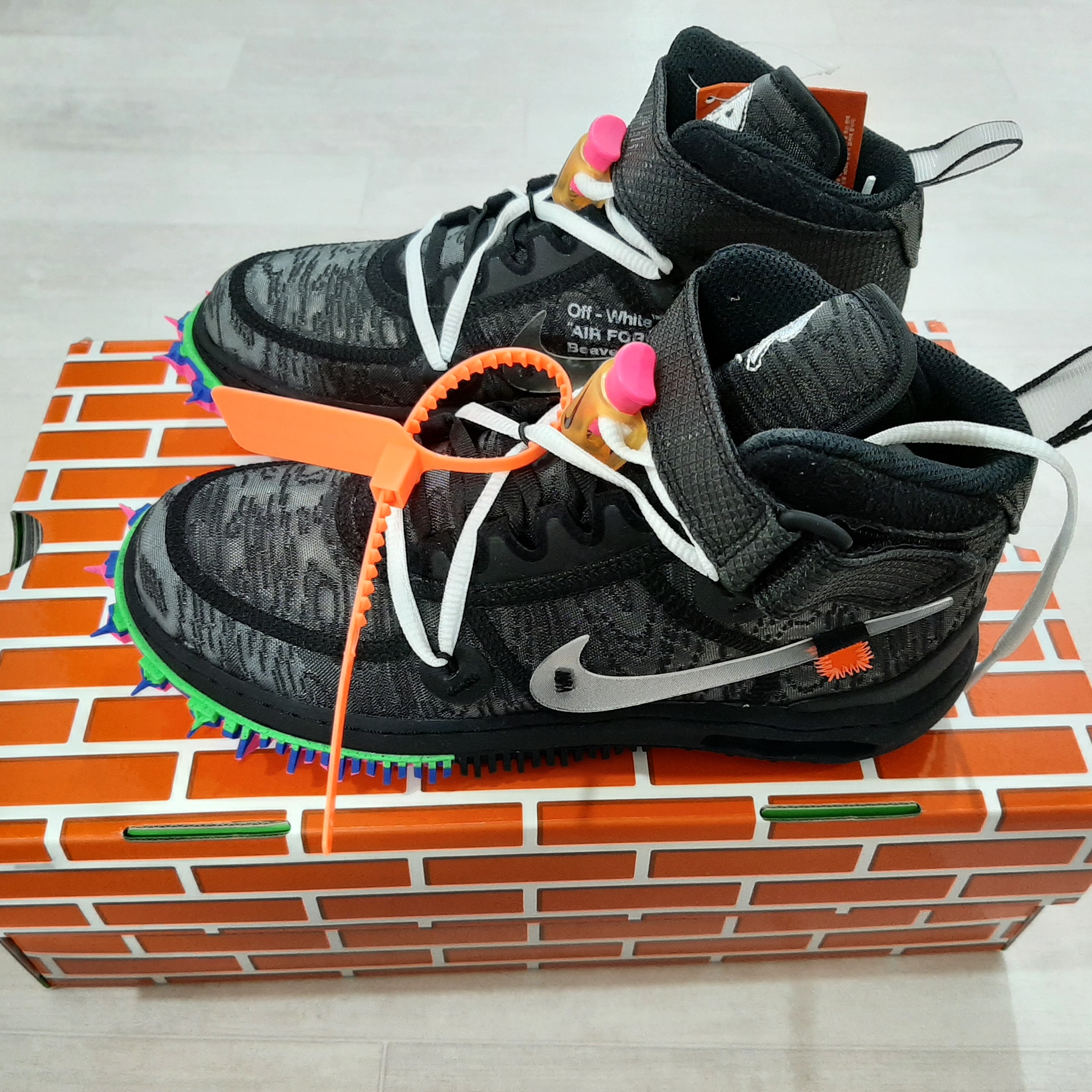 Nike x Off-White Air Force 1 Mid SP Black 착용 스타일 - 1