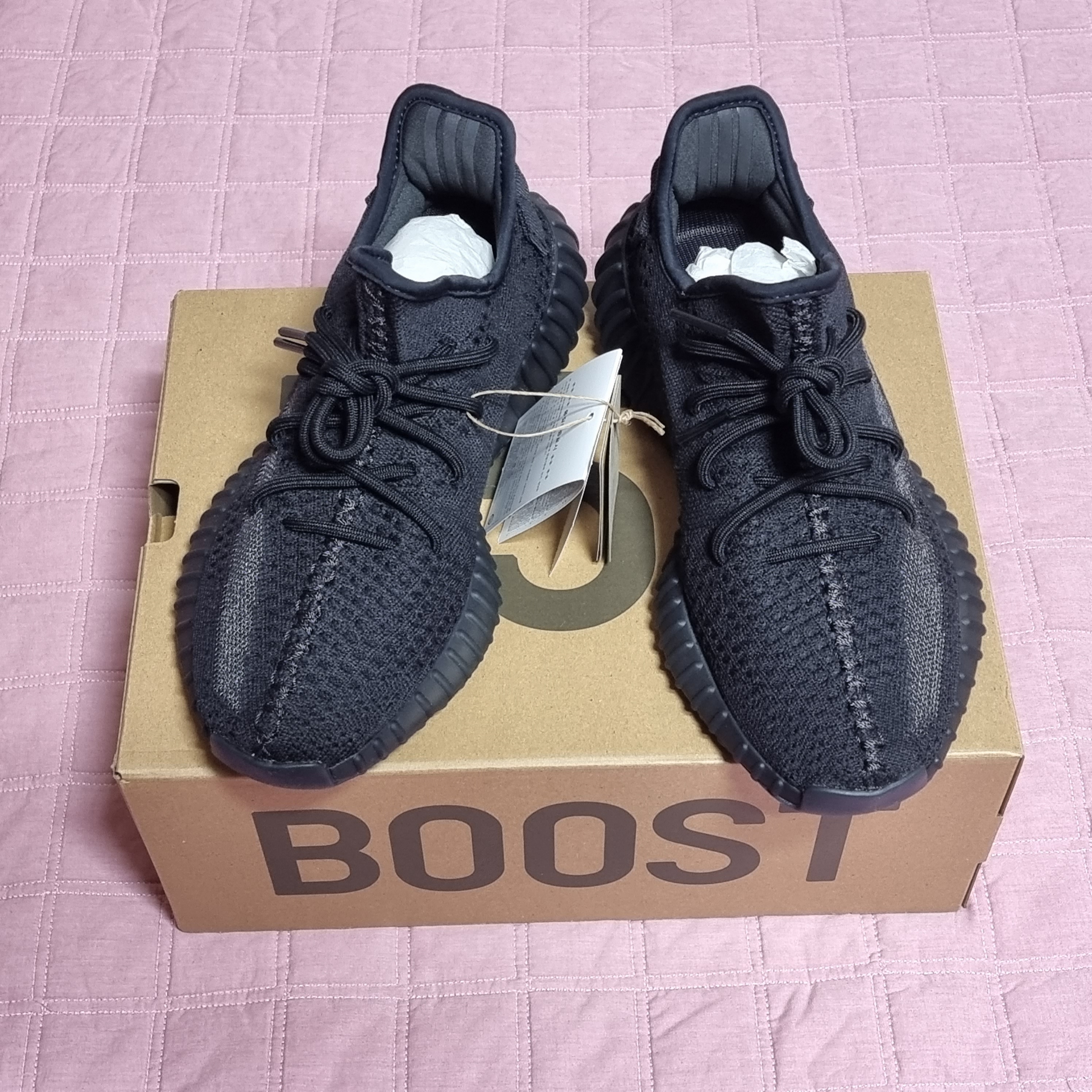 Adidas Yeezy Boost 350 V2 Onyx 착용 스타일