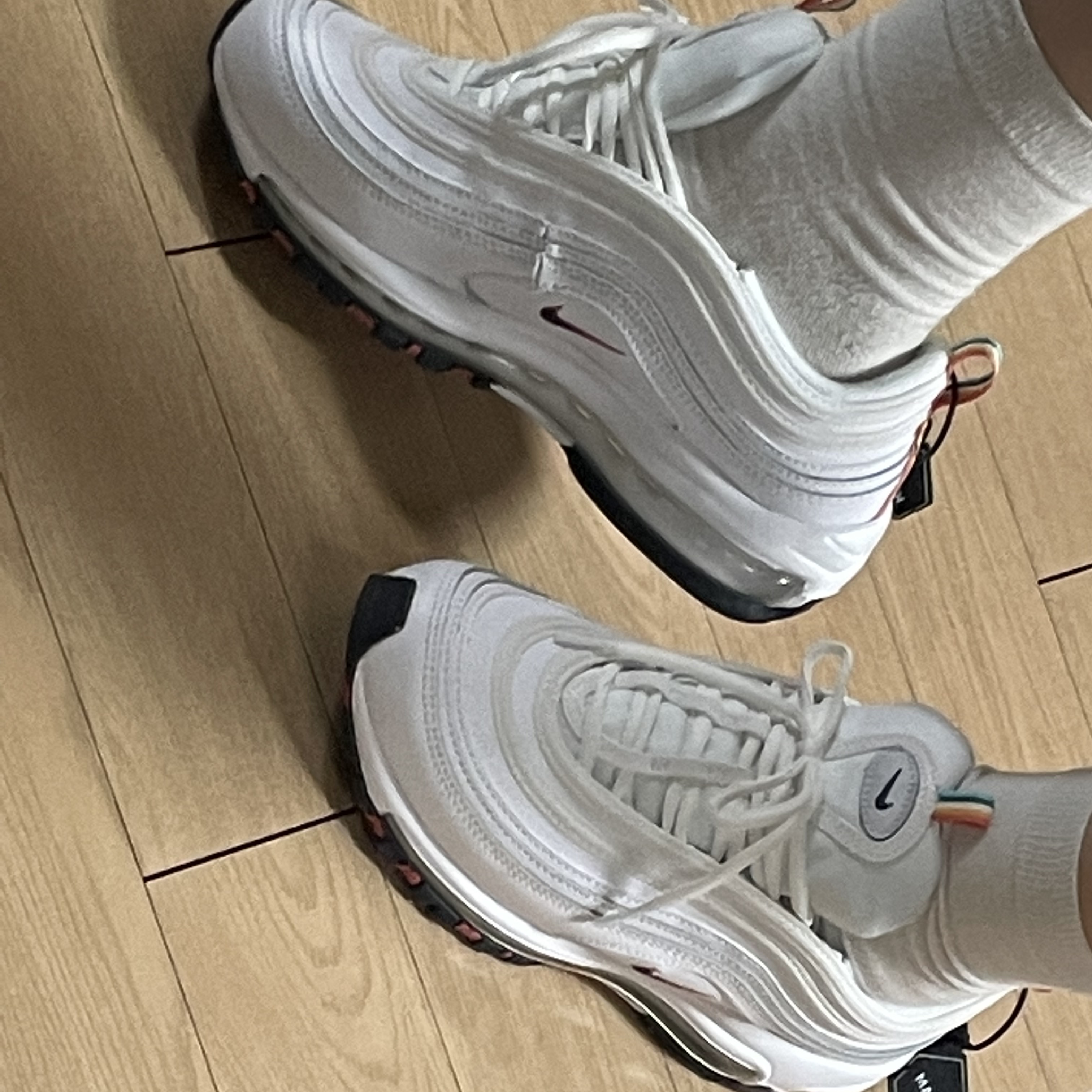 (W) Nike Air Max 97 White Thunder Blue 착용 스타일 - 2