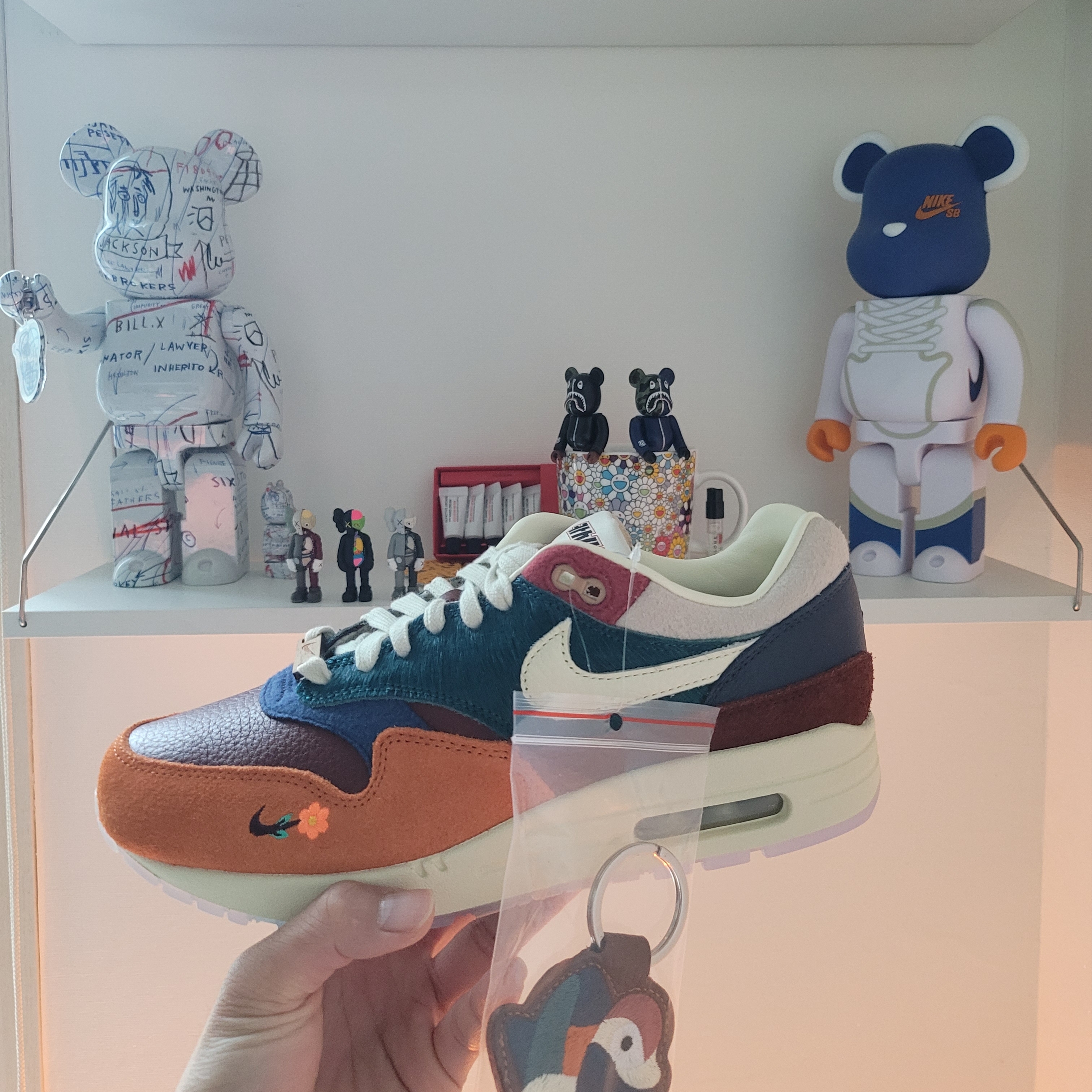 Nike x Kasina Air Max 1 SP Won-Ang Orange, Bearbrick x Nike SB 2018 100% & 400% Set White Blue 착용 스타일