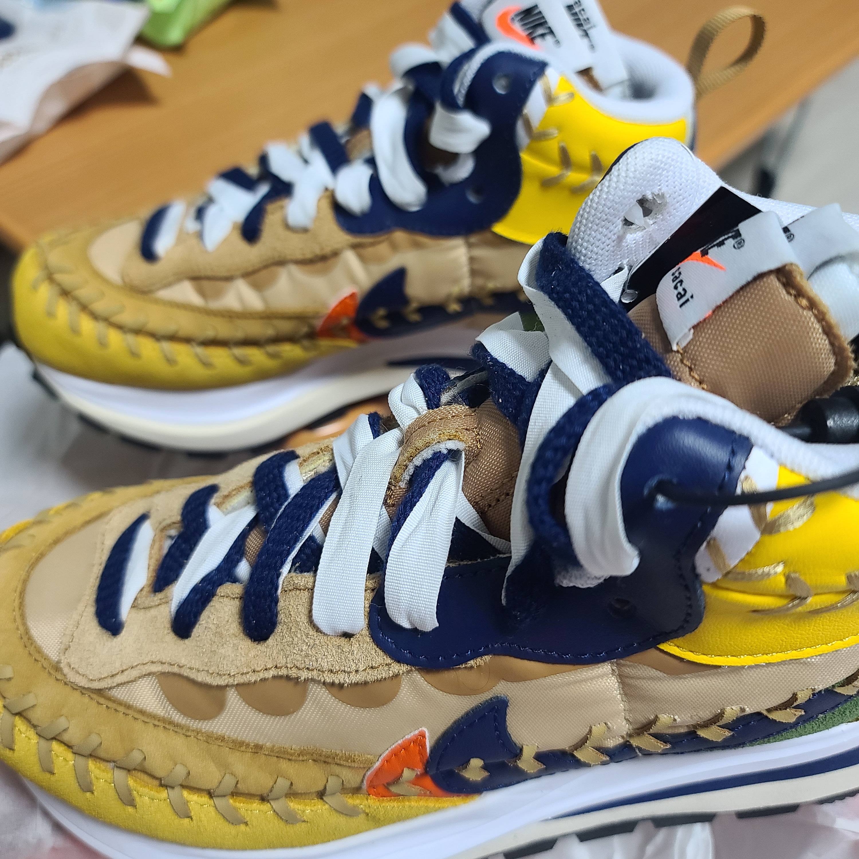 Nike x Sacai x Jean Paul Gaultier VaporWaffle Sesame Blue Void 착용 스타일