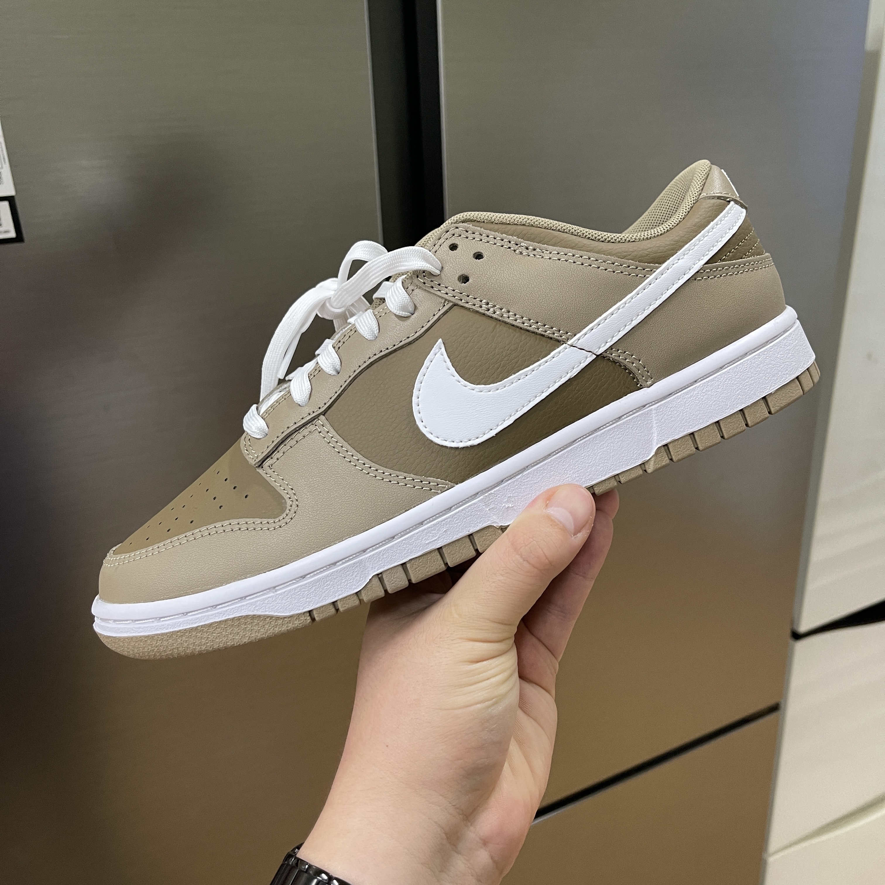 Nike Dunk Low Retro Khaki Hazel Rush 착용 스타일 - 4