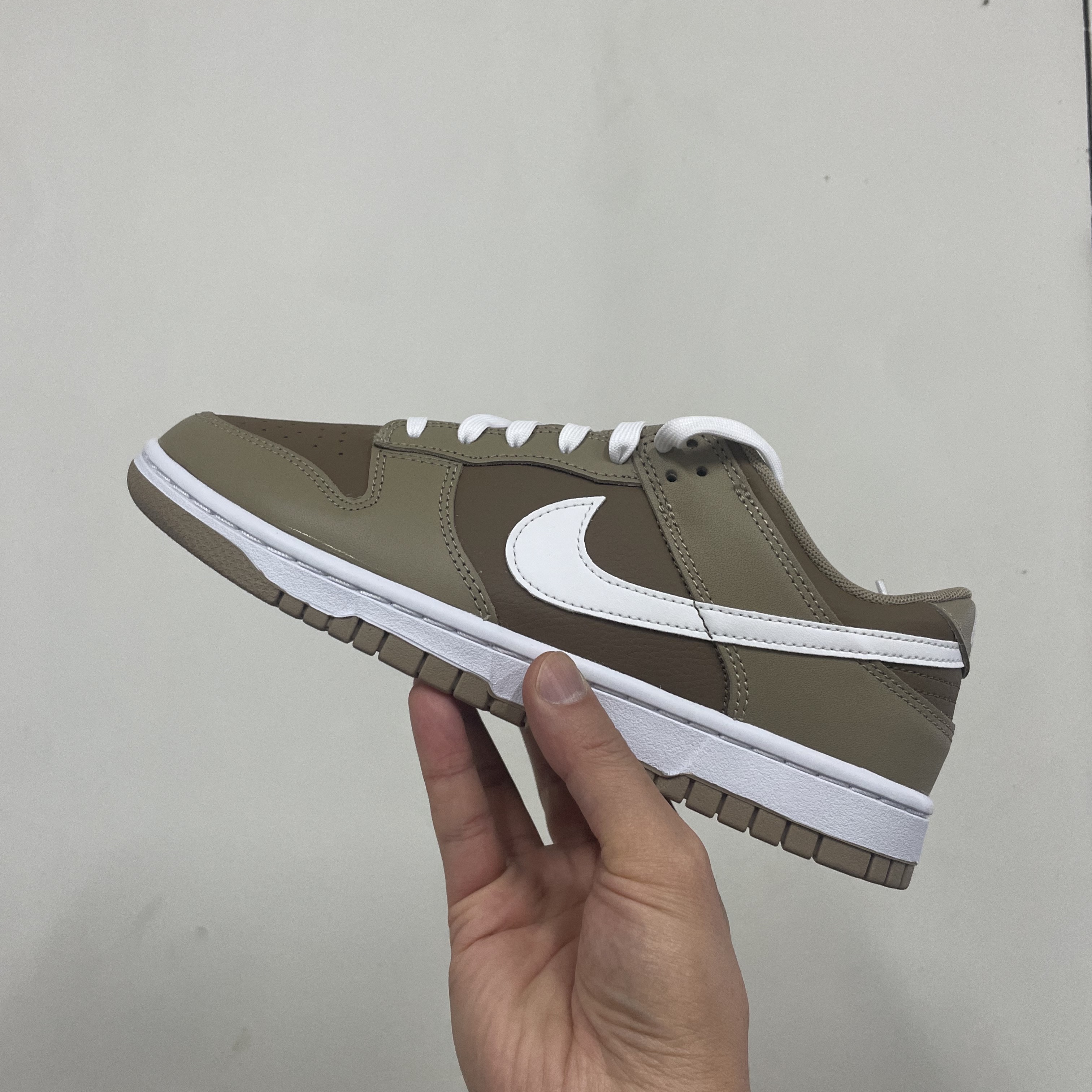 Nike Dunk Low Retro Khaki Hazel Rush 착용 스타일