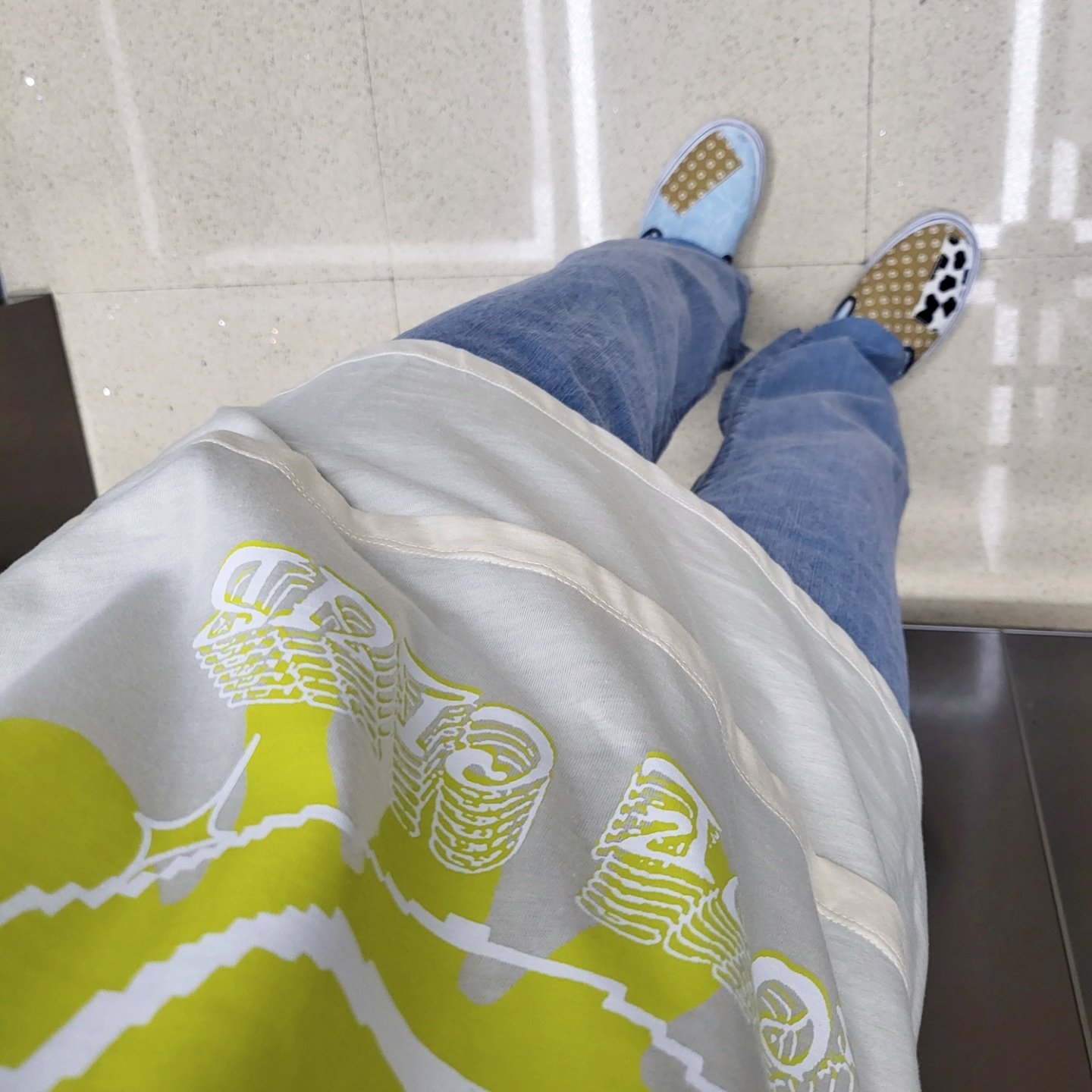 (W) Ganni Love Club Long Sleeve T-Shirt Rutabaga, Vans Classic Slip-On Mule Patten Mix Multi Winter Blue 착용 스타일