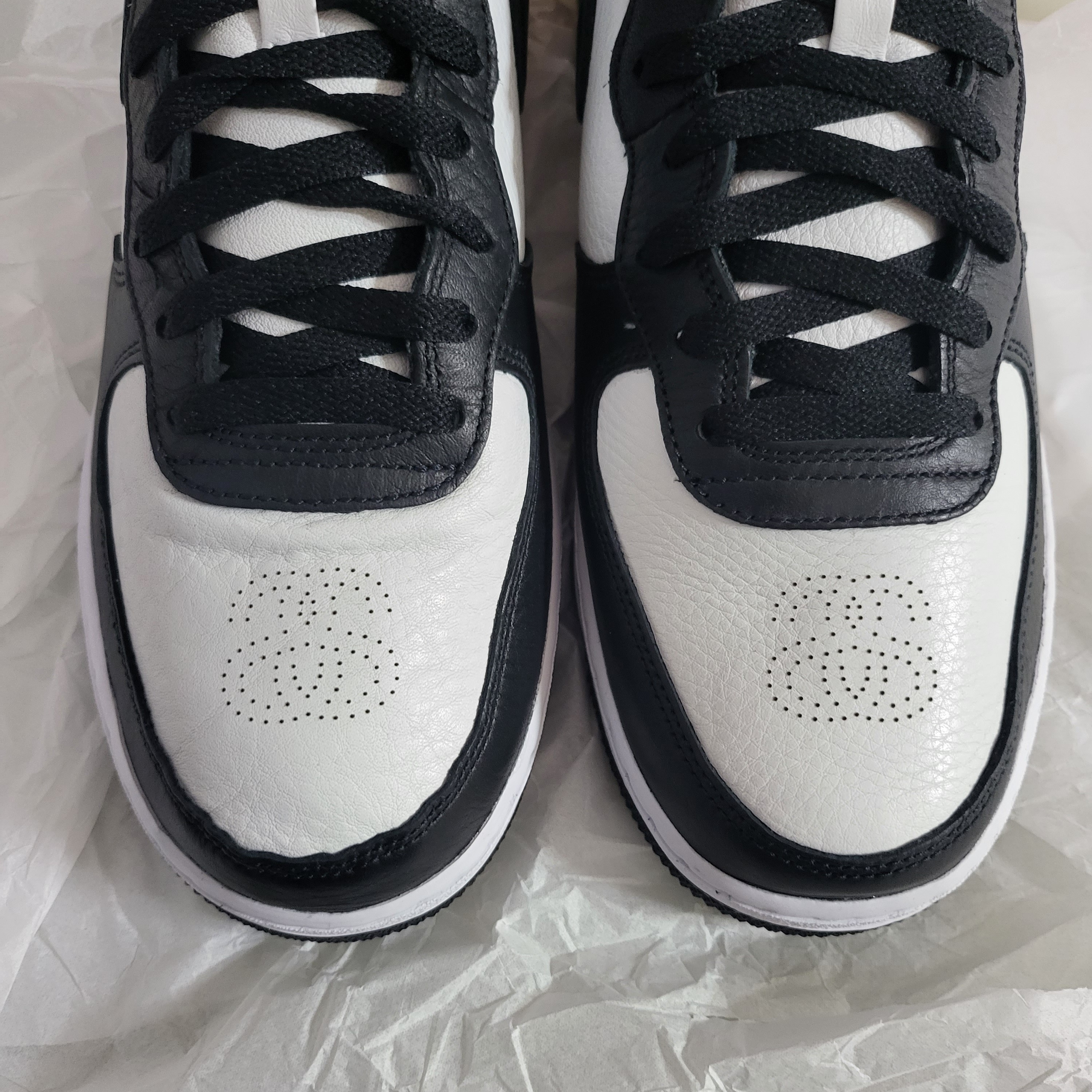 Nike x Stussy Air Force 1 '07 Mid SP Black and Light Bone 착용 스타일 - 1