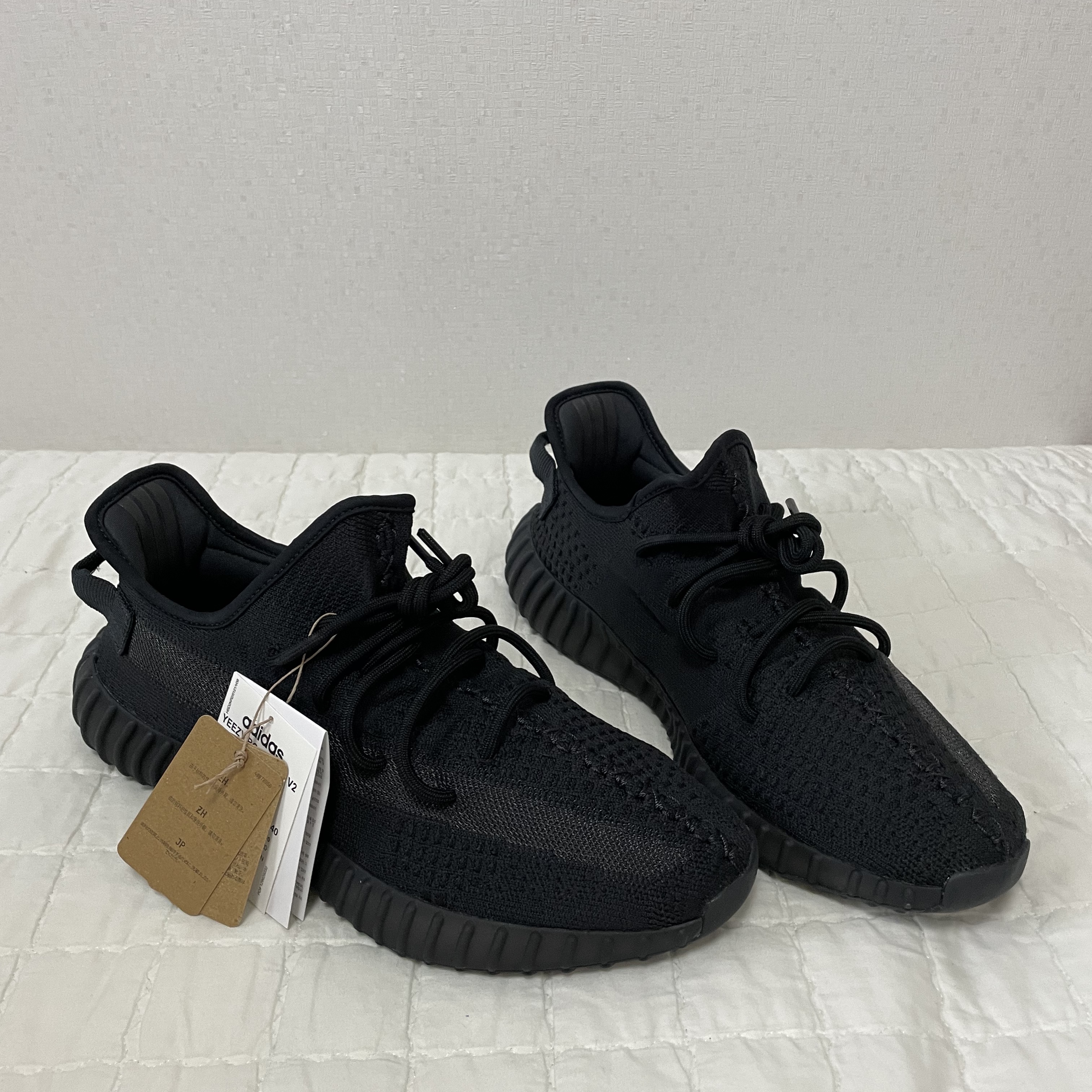 Adidas Yeezy Boost 350 V2 Onyx 착용 스타일 - 4
