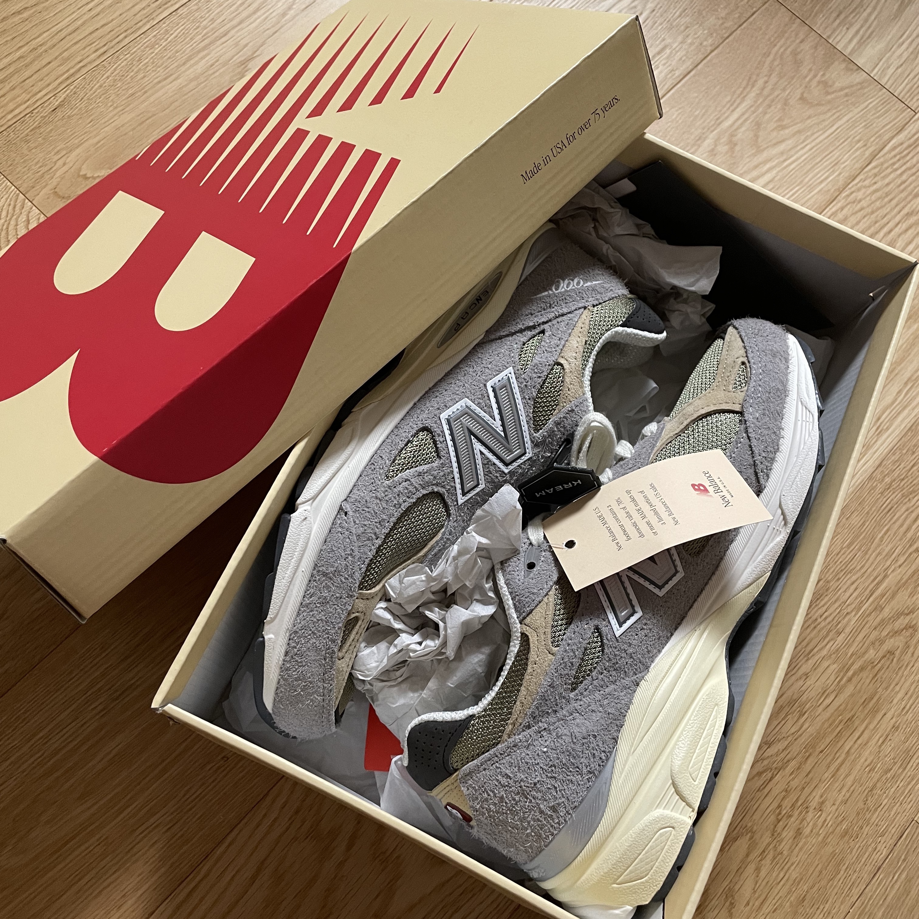 New Balance 990v3 Made in USA Marblehead Incense 착용 스타일 - 1