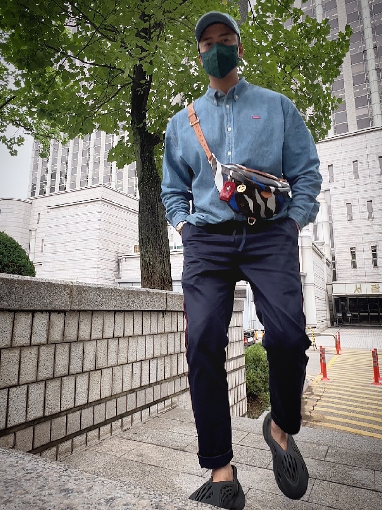 Supreme Washed Chino Twill Camp Cap Denim - 21FW, Supreme Small Box Shirt Denim - 22SS 착용 스타일 - 2