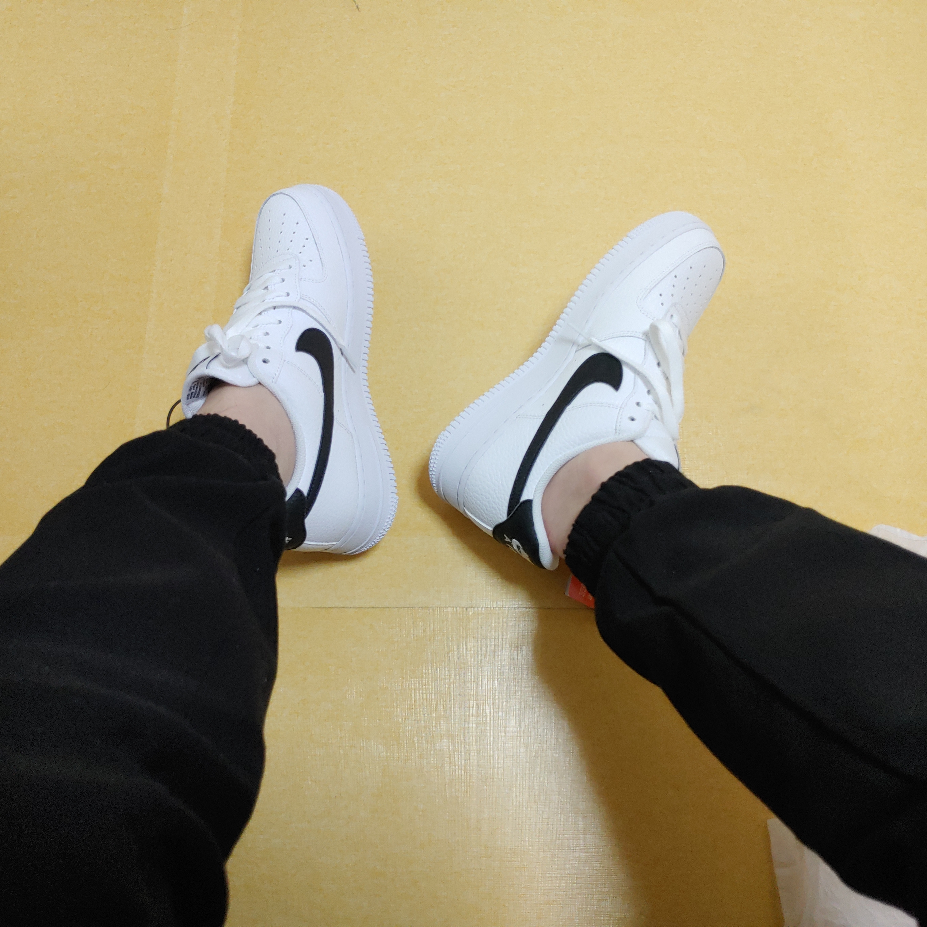 Nike Air Force 1 '07 White Black 착용 스타일