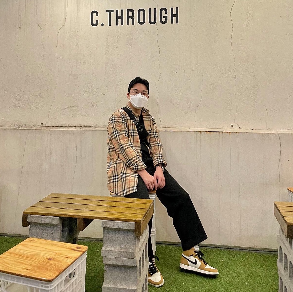 Burberry Check Cotton Poplin Shirt Archive Beige, Jordan 1 Retro High Rookie of the Year 착용 스타일