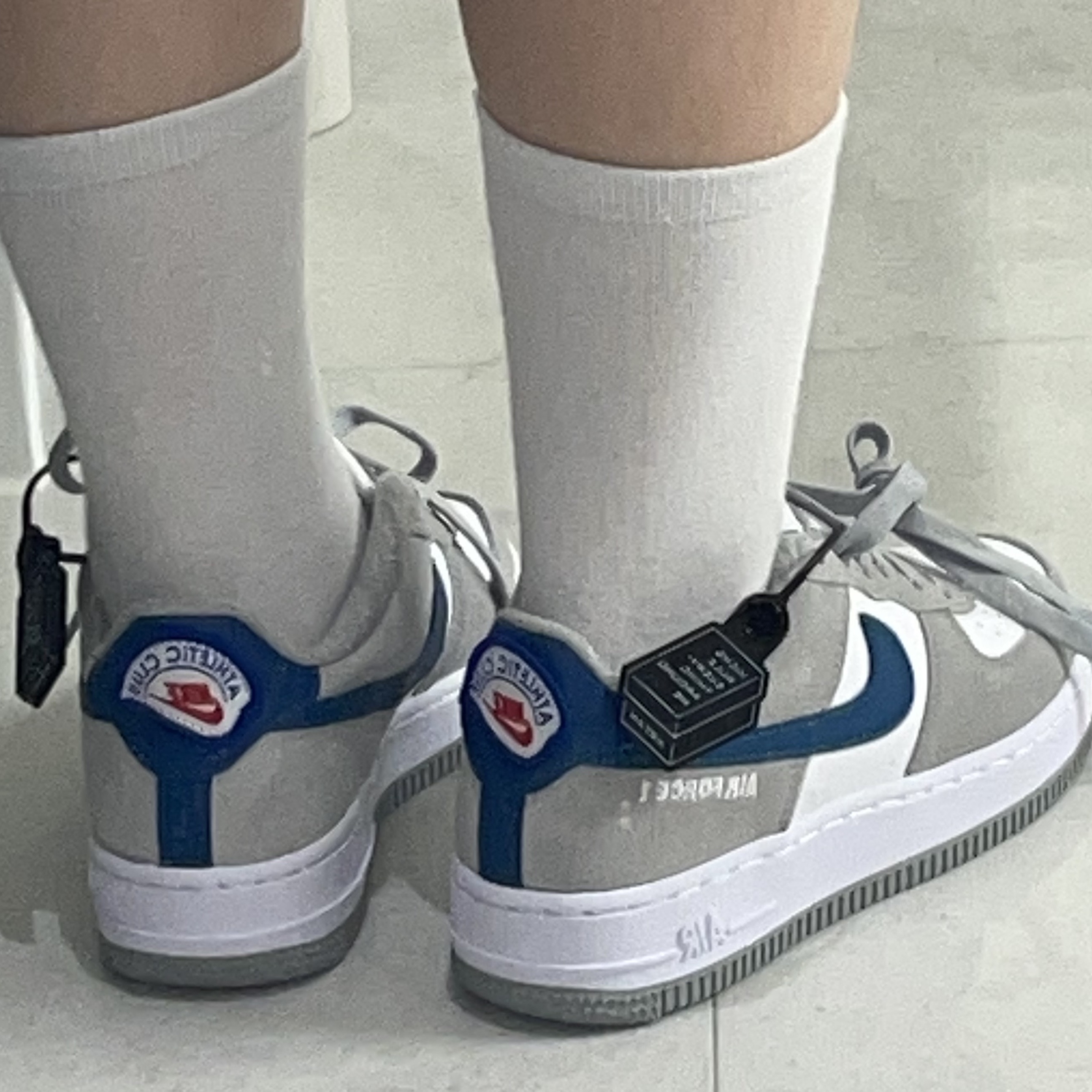 (GS) Nike Air Force 1 LV8 Athletic Club Light Smoke Grey Marina 착용 스타일 - 2