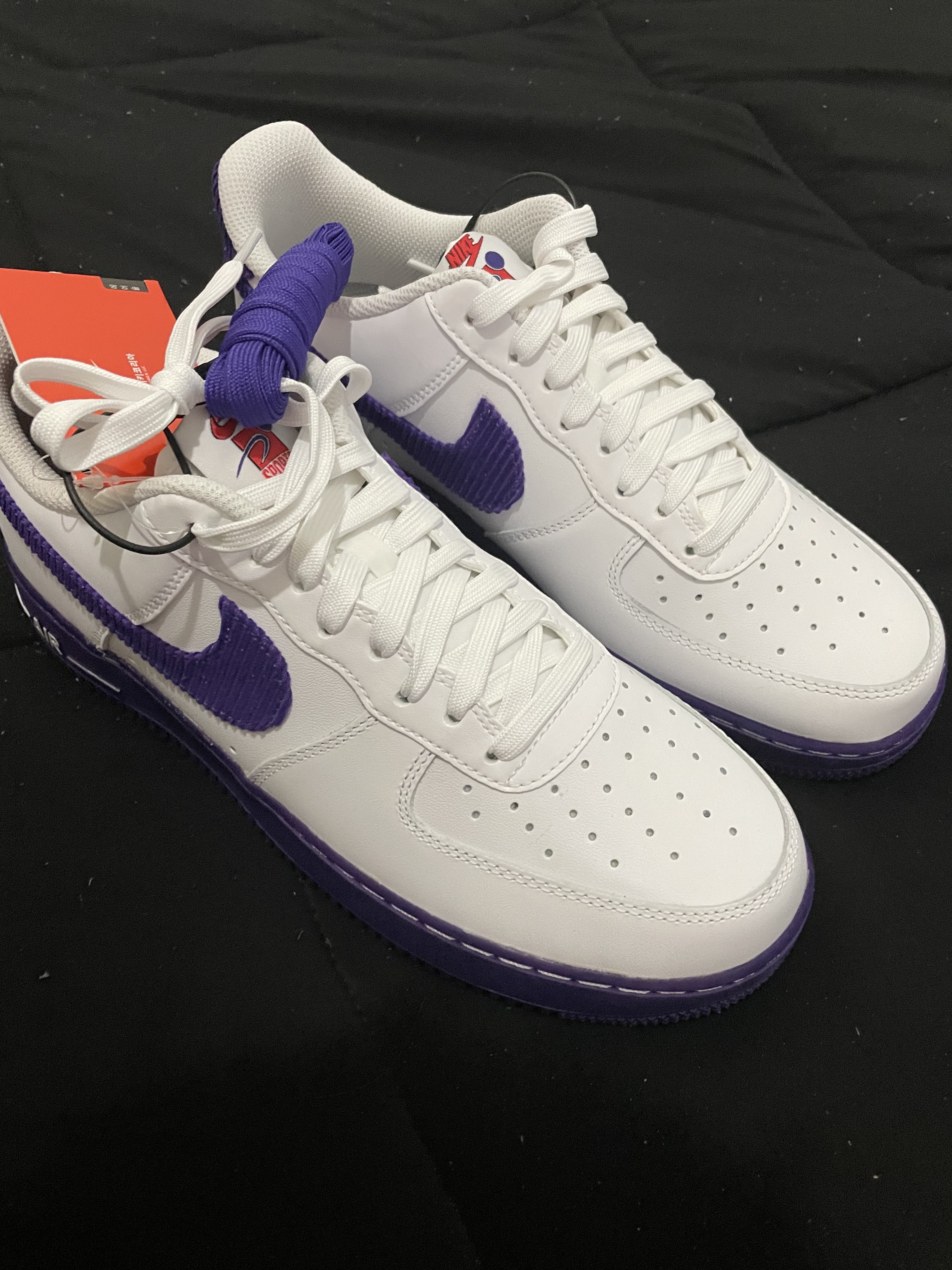 Nike Air Force 1 '07 LV8 EMB White and Court Purple 착용 스타일 - 2