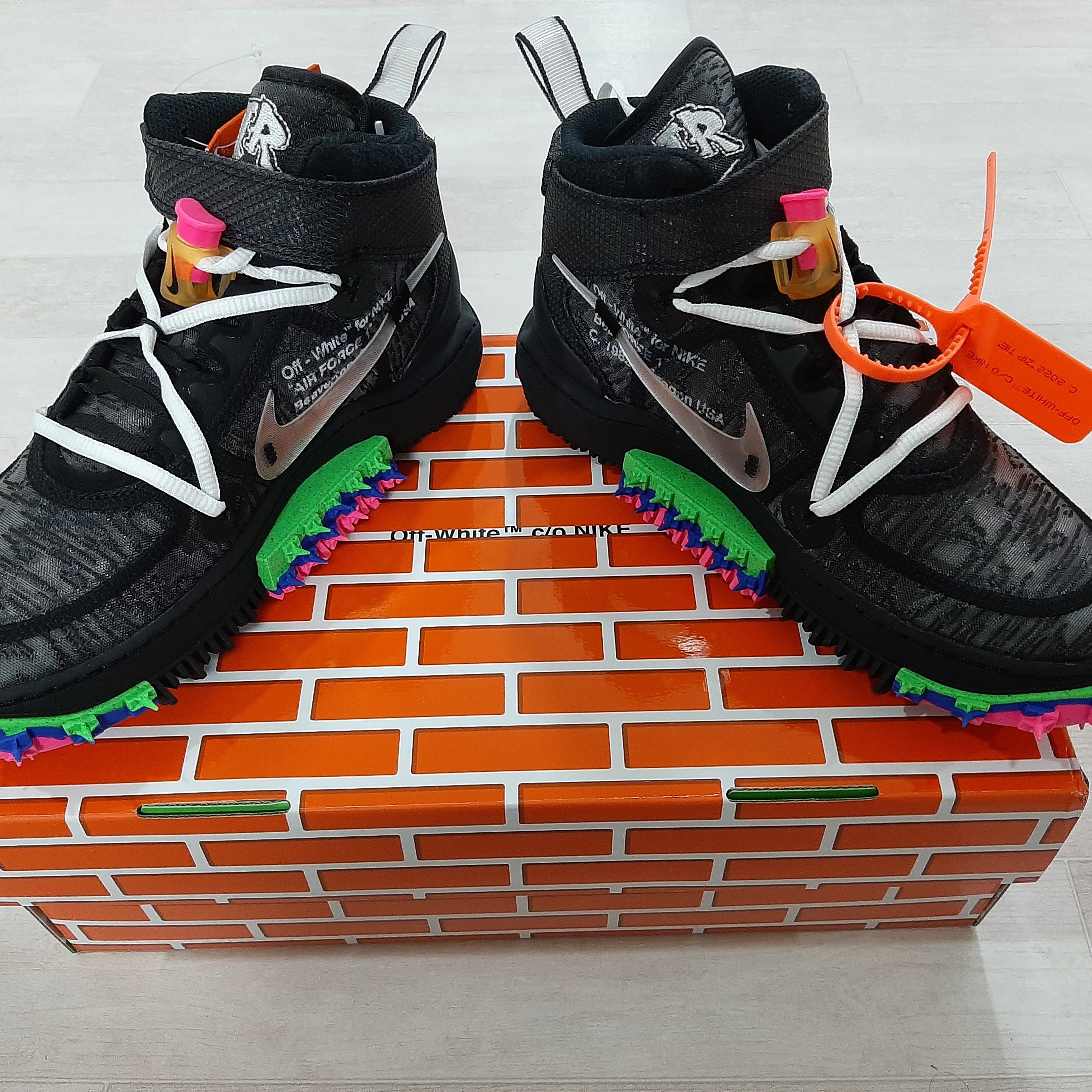 Nike x Off-White Air Force 1 Mid SP Black 착용 스타일 - 2