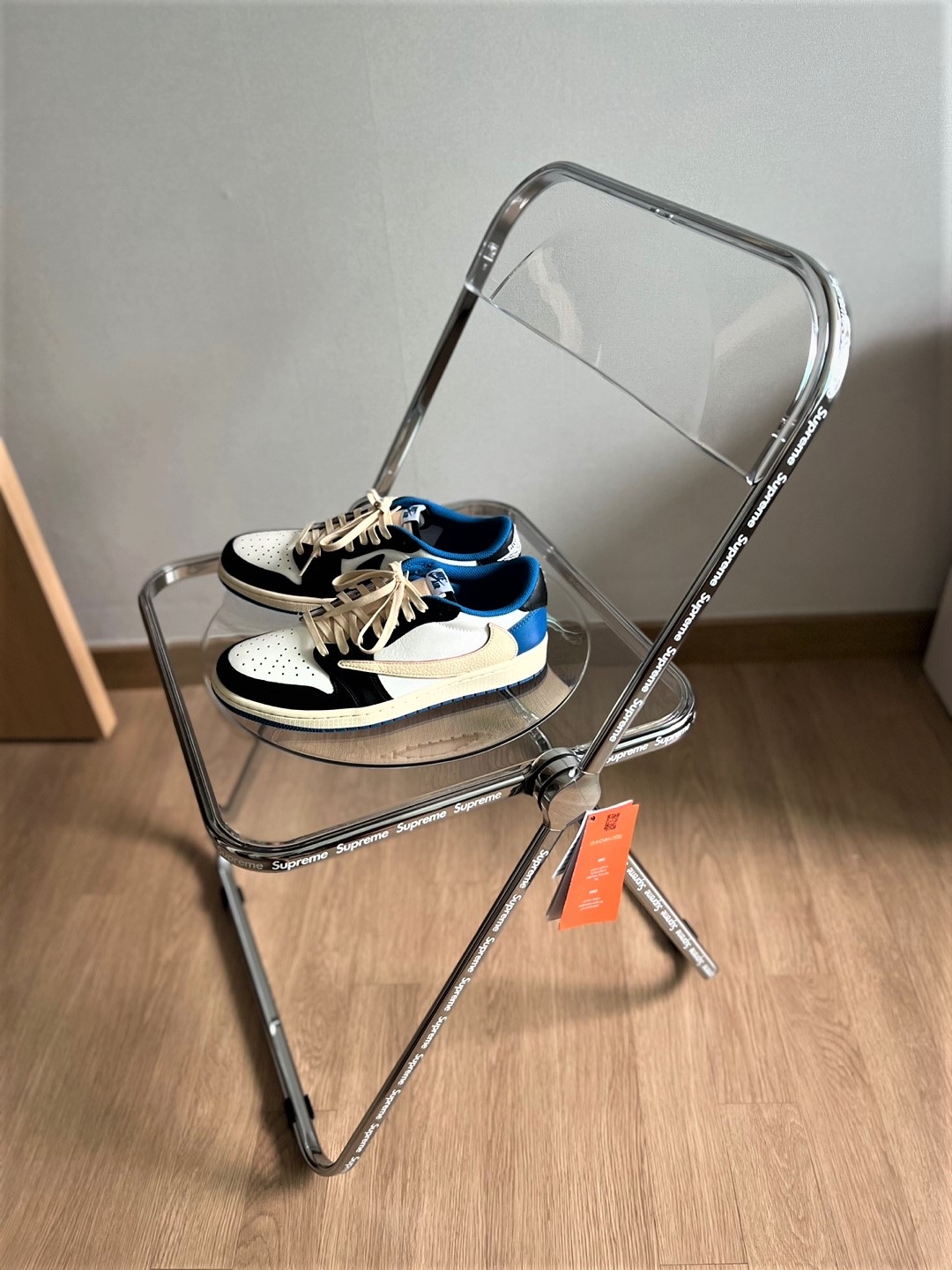 Supreme Anonima Castelli Plia Chair Silver - 22SS, Jordan 1 x Travis Scott x Fragment Retro Low OG SP Military Blue 착용 스타일