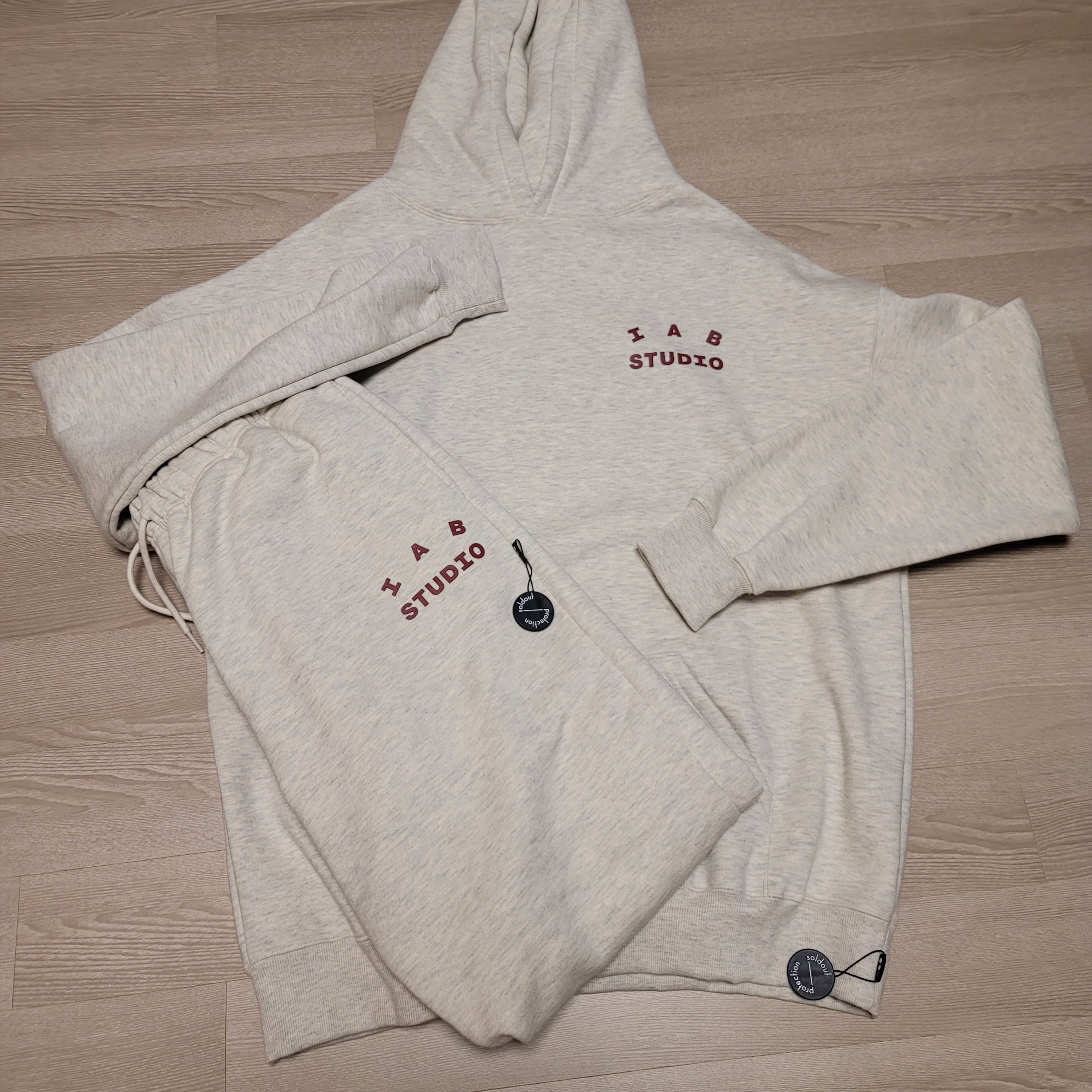 IAB Studio Hoodie Oatmeal Burgundy, IAB Studio Sweatpants Oatmeal Burgundy - 22SS 착용 스타일