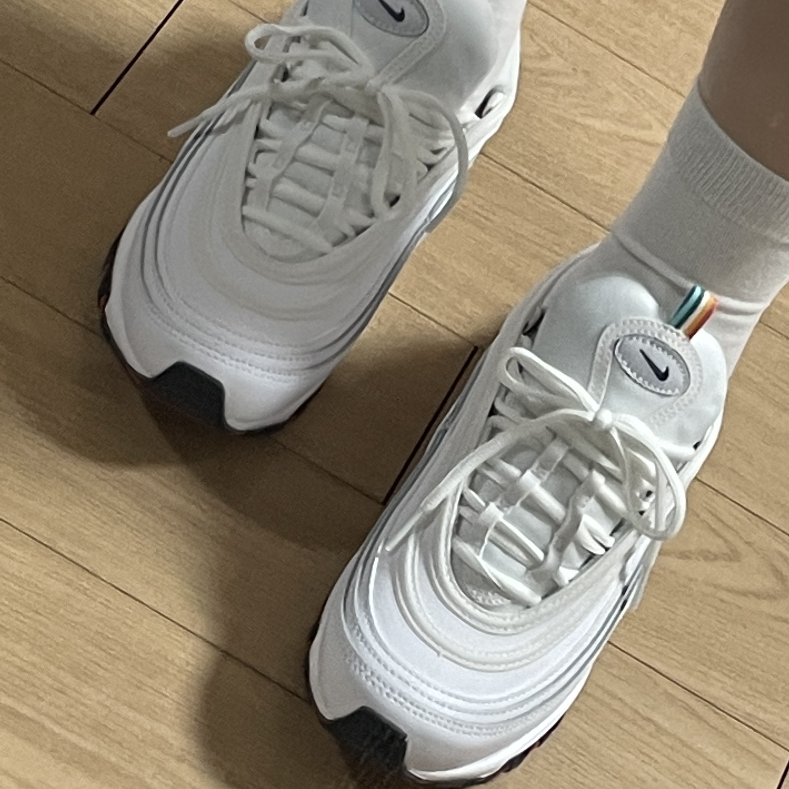 (W) Nike Air Max 97 White Thunder Blue 착용 스타일 - 1