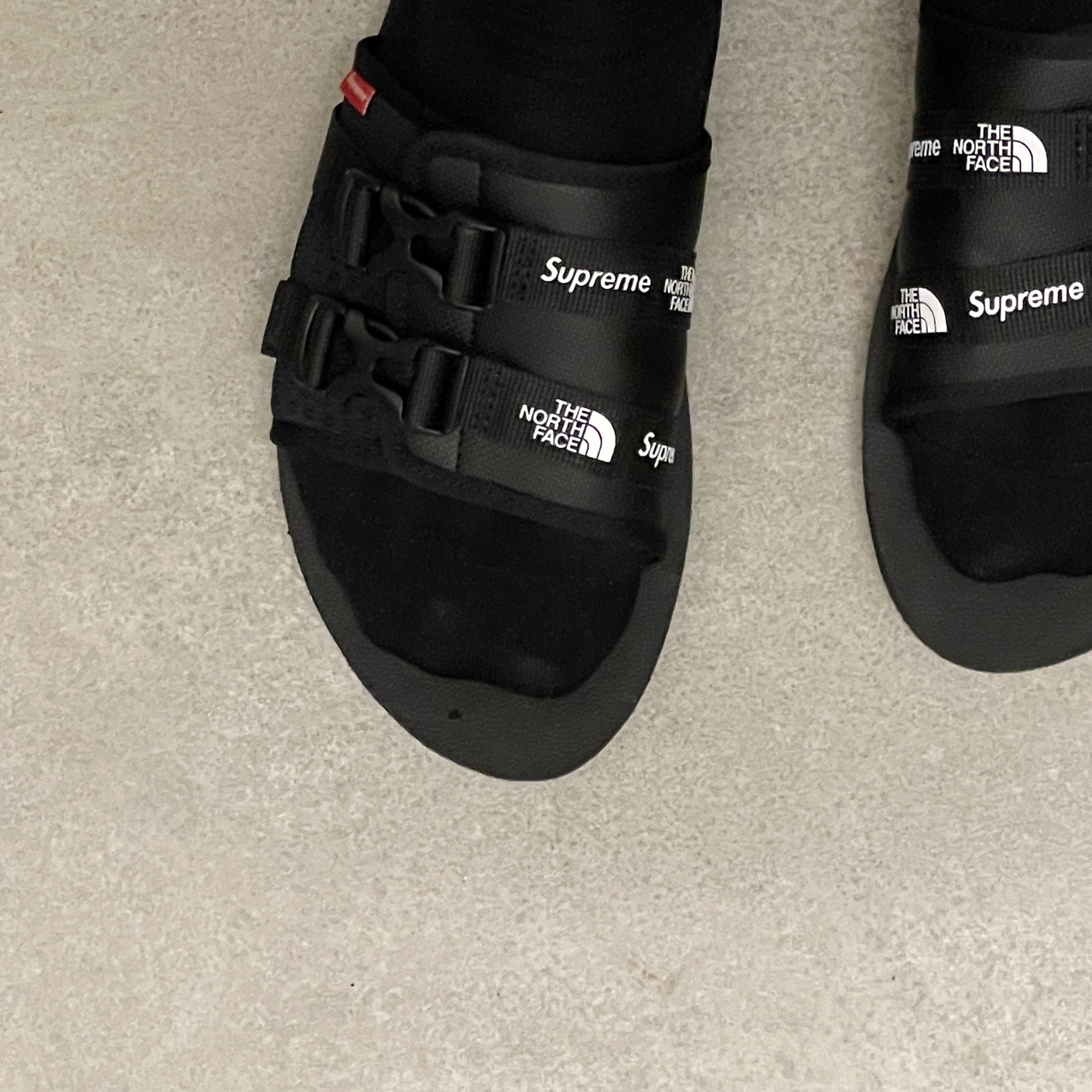 Supreme x The North Face Trekking Sandal Black - 22SS 착용 스타일