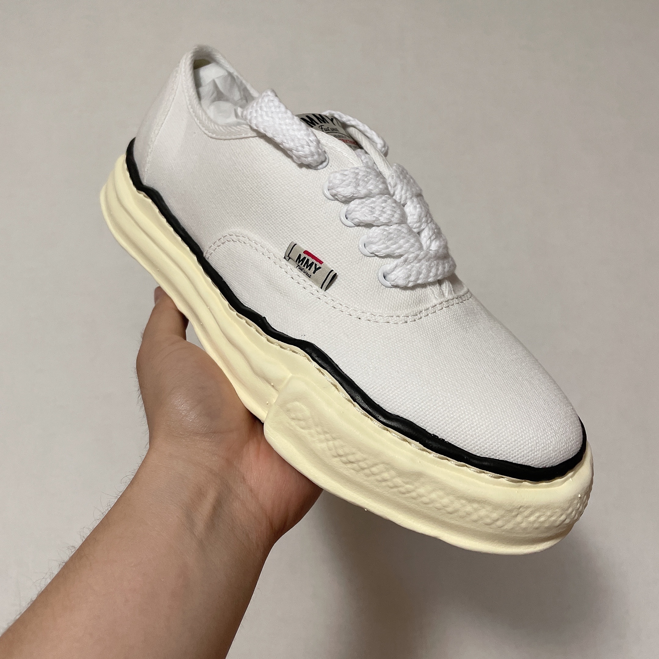 Maison Mihara Yasuhiro Baker OG Sole OD Canvas Low-top Sneakers White 착용 스타일