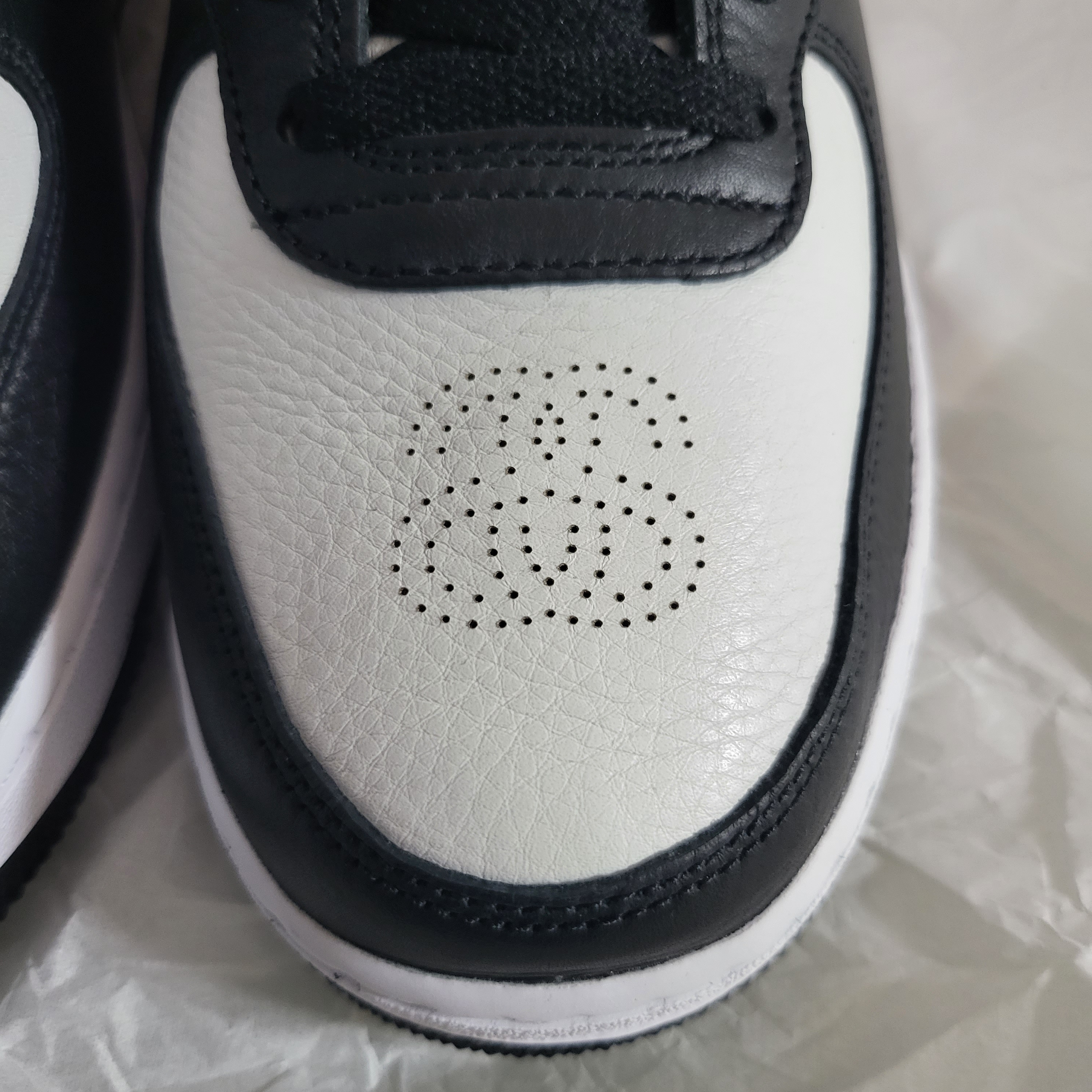 Nike x Stussy Air Force 1 '07 Mid SP Black and Light Bone 착용 스타일 - 2