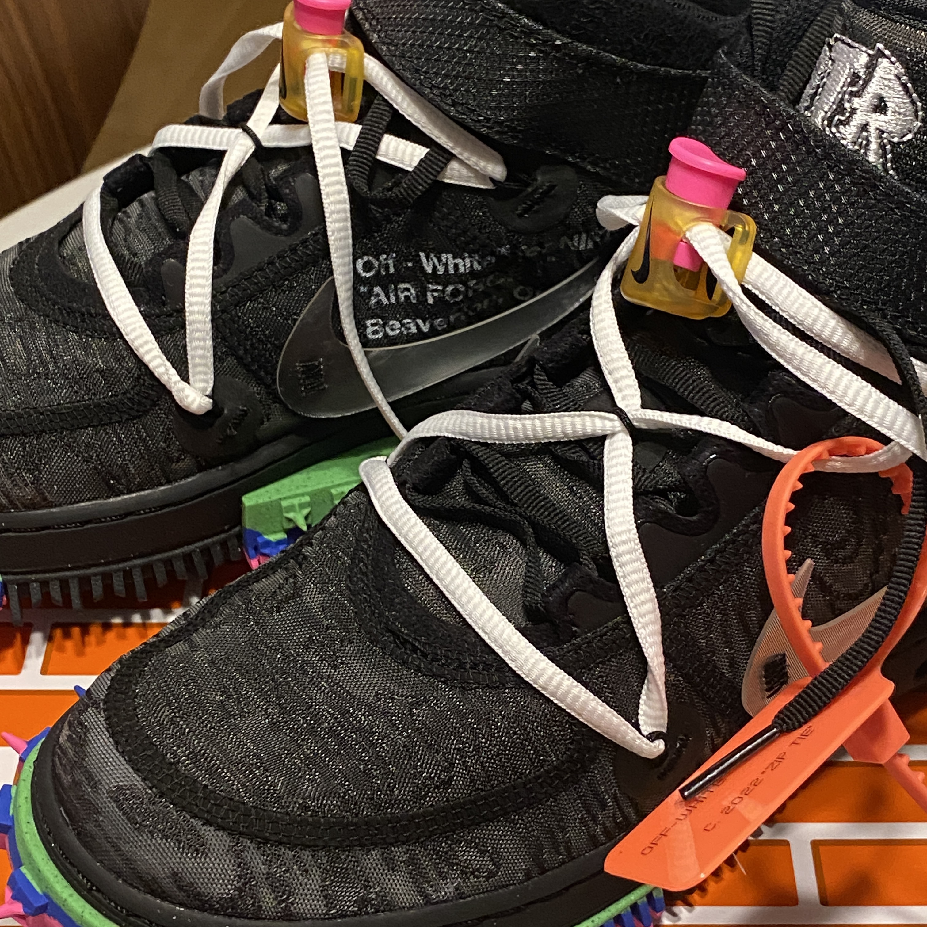 Nike x Off-White Air Force 1 Mid SP Black 착용 스타일 - 2