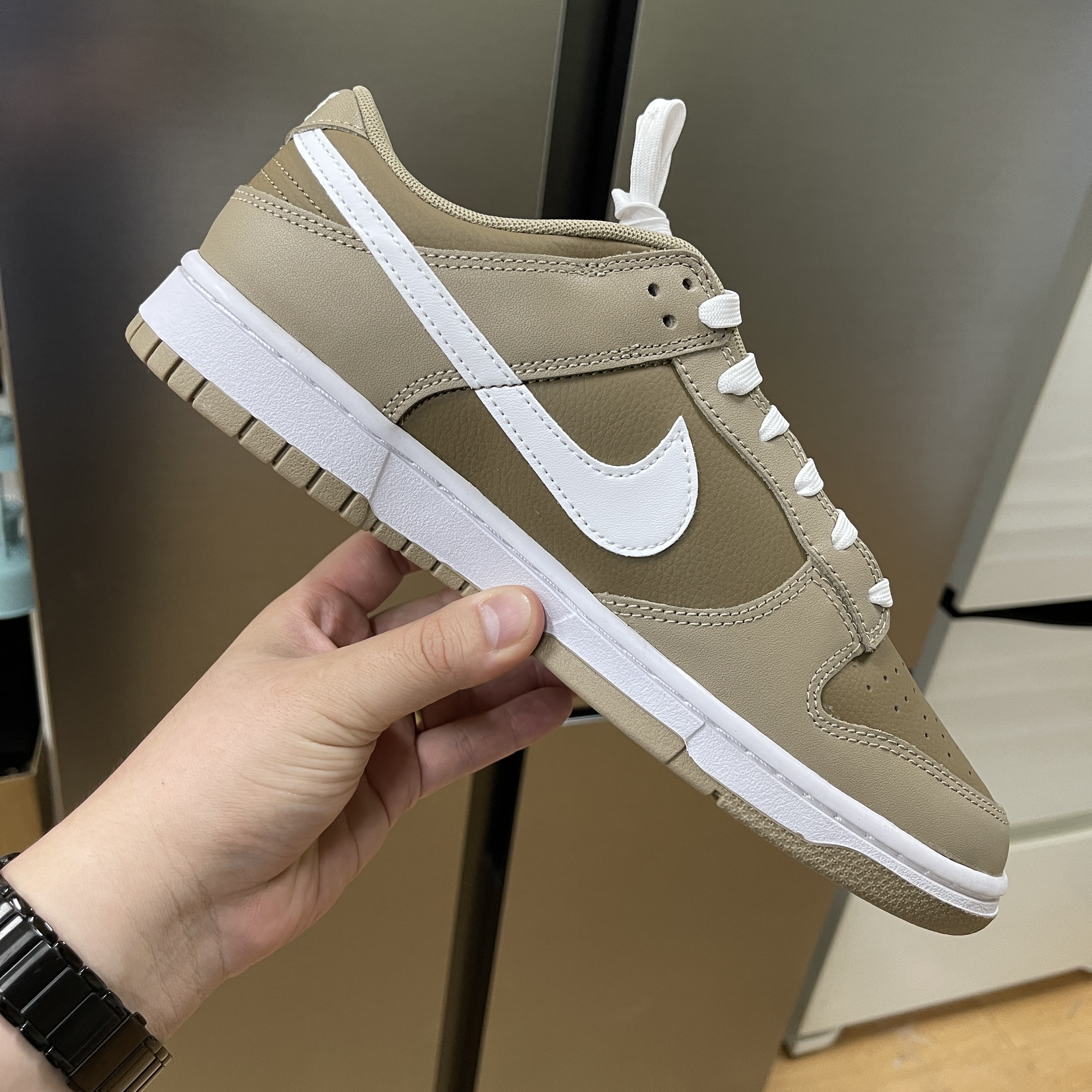 Nike Dunk Low Retro Khaki Hazel Rush 착용 스타일 - 3