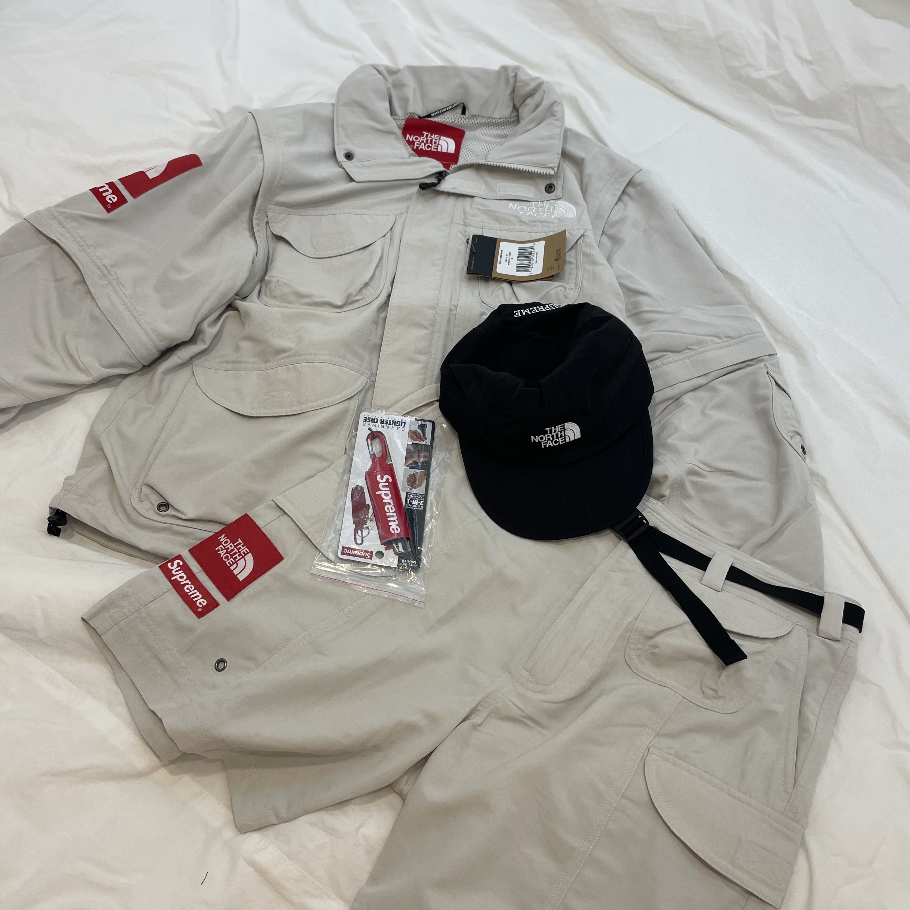 Supreme x The North Face Trekking Convertible Jacket Stone - 22SS 착용 스타일
