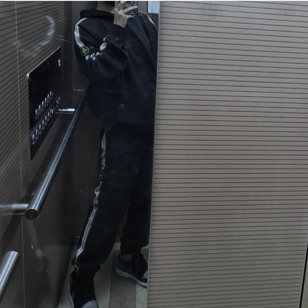 Supreme x Stone Island Stripe Hooded Sweatshirt Black - 22SS, Supreme x Stone Island Stripe Sweatpants Black - 22SS 착용 스타일