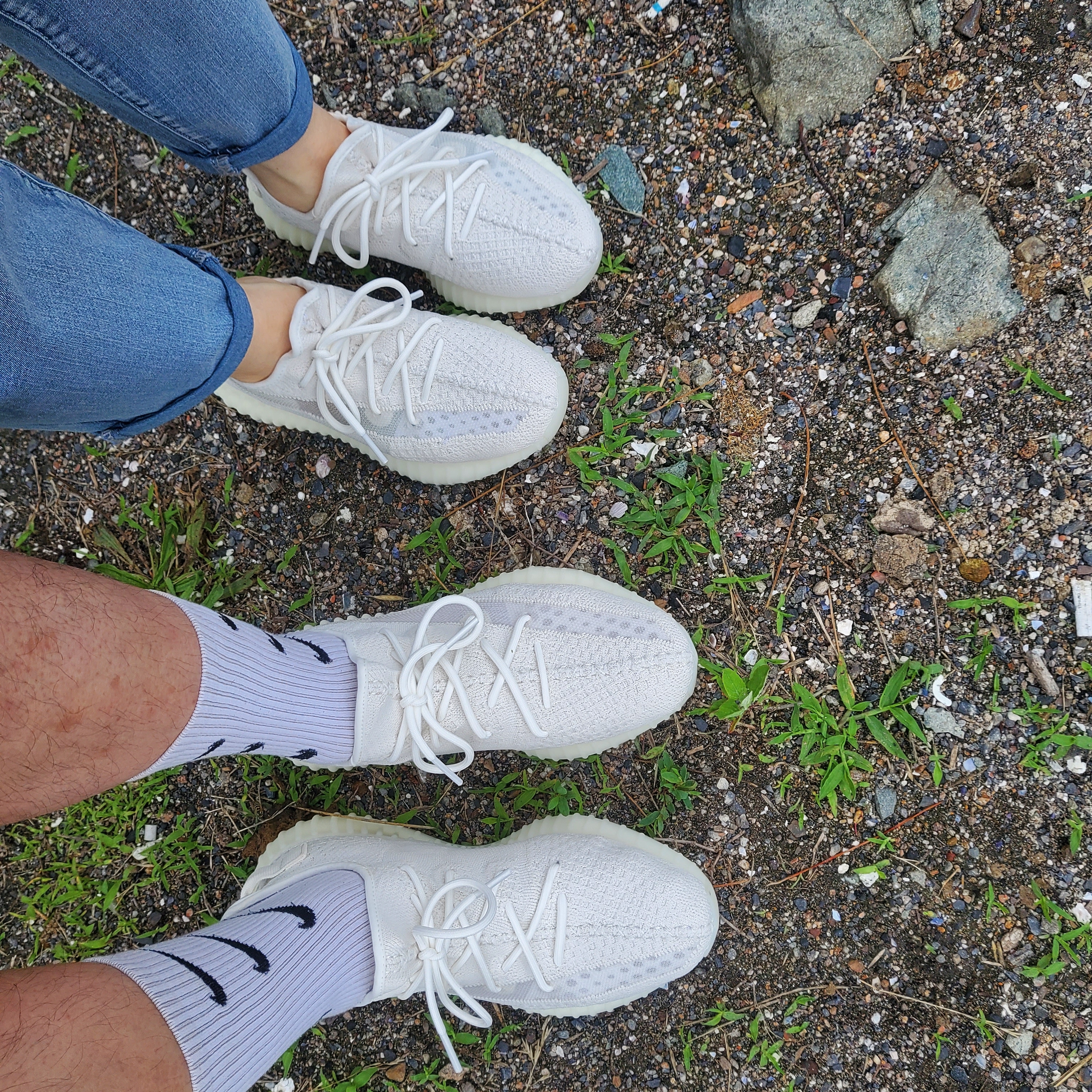 Adidas Yeezy Boost 350 V2 Bone 착용 스타일 - 1