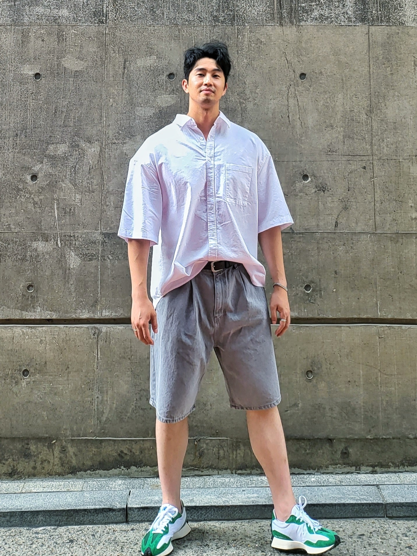 New Balance 327 Varsity Green 착용 스타일 - 1