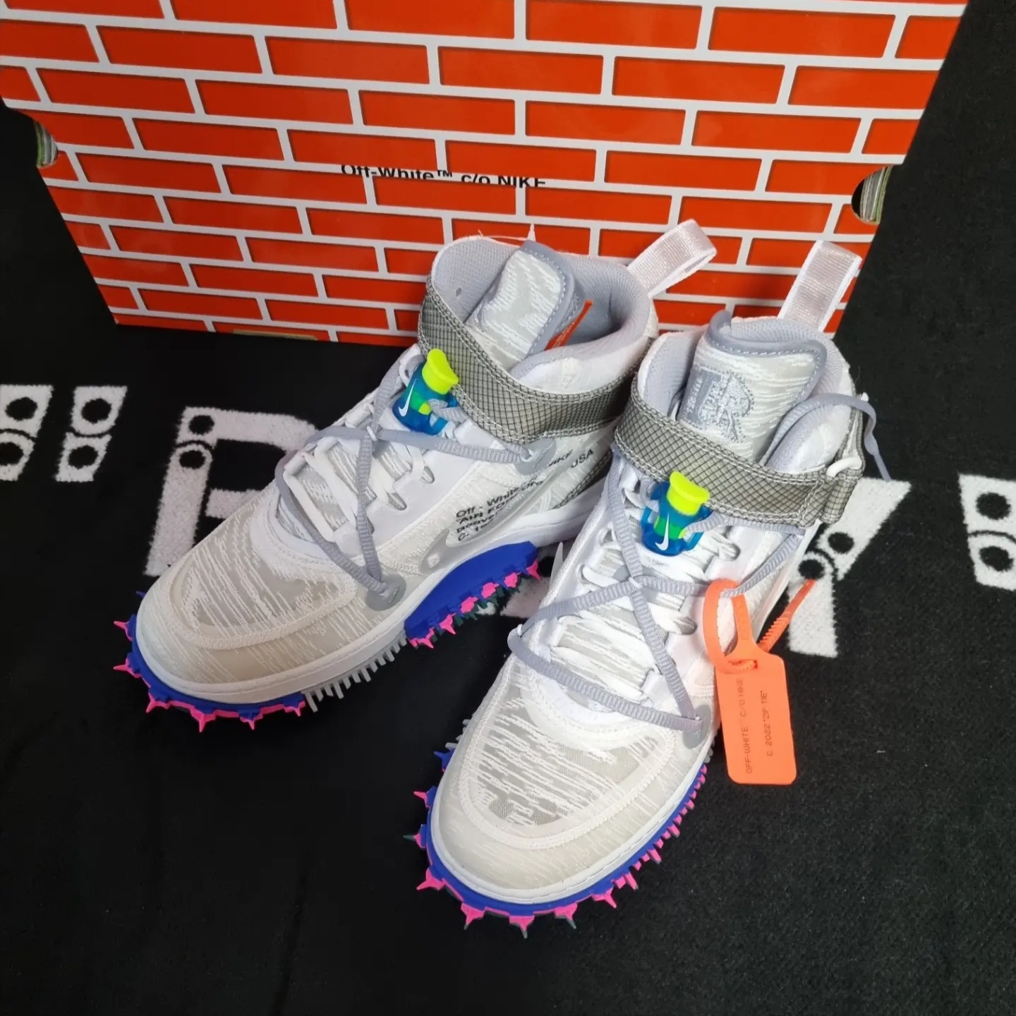 Nike x Off-White Air Force 1 Mid SP White 착용 스타일 - 2