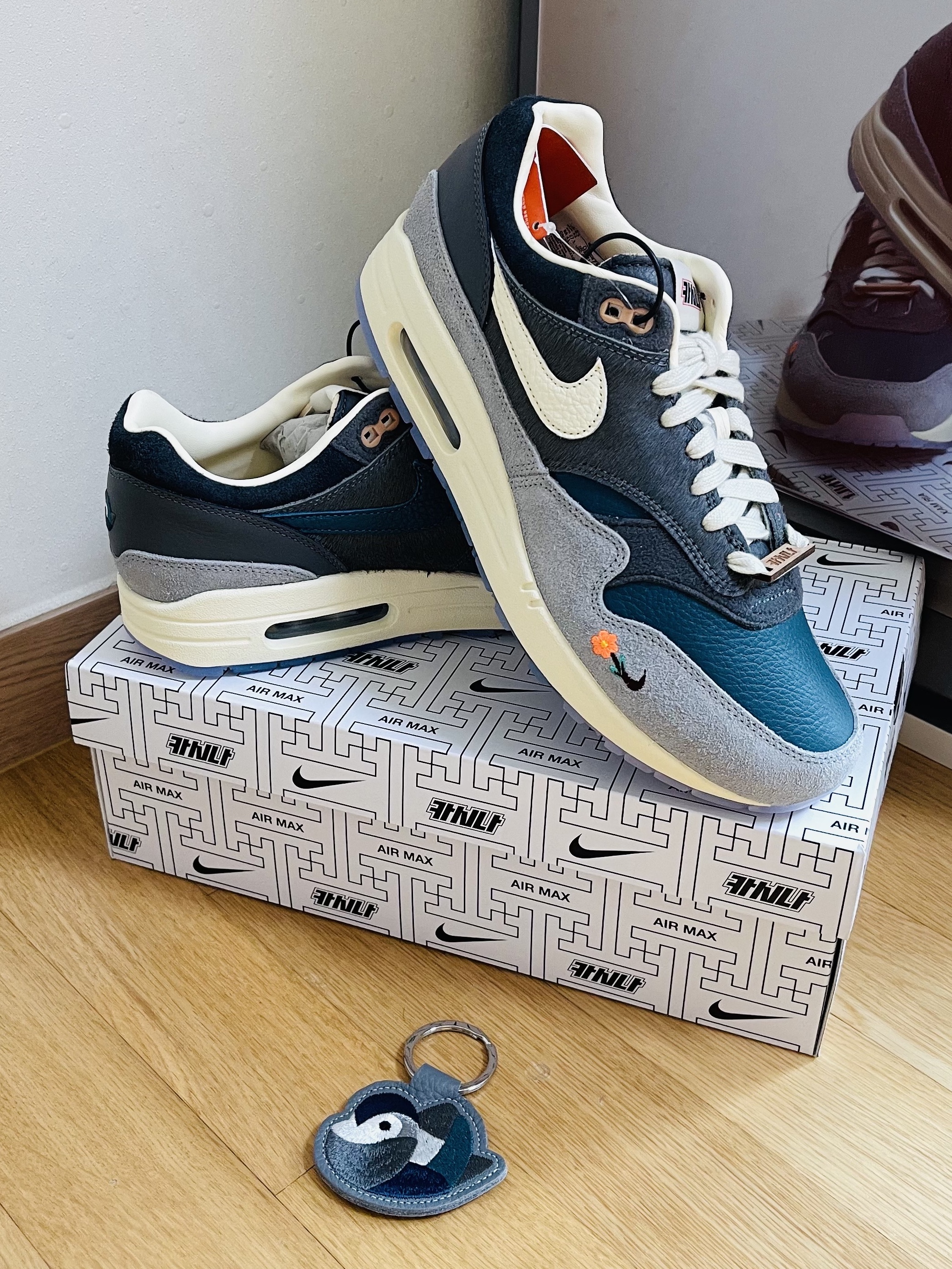 Nike x Kasina Air Max 1 SP Won-Ang Particle Grey, Nike x Kasina Air Max 1 SP Won-Ang Orange 착용 스타일 - 1
