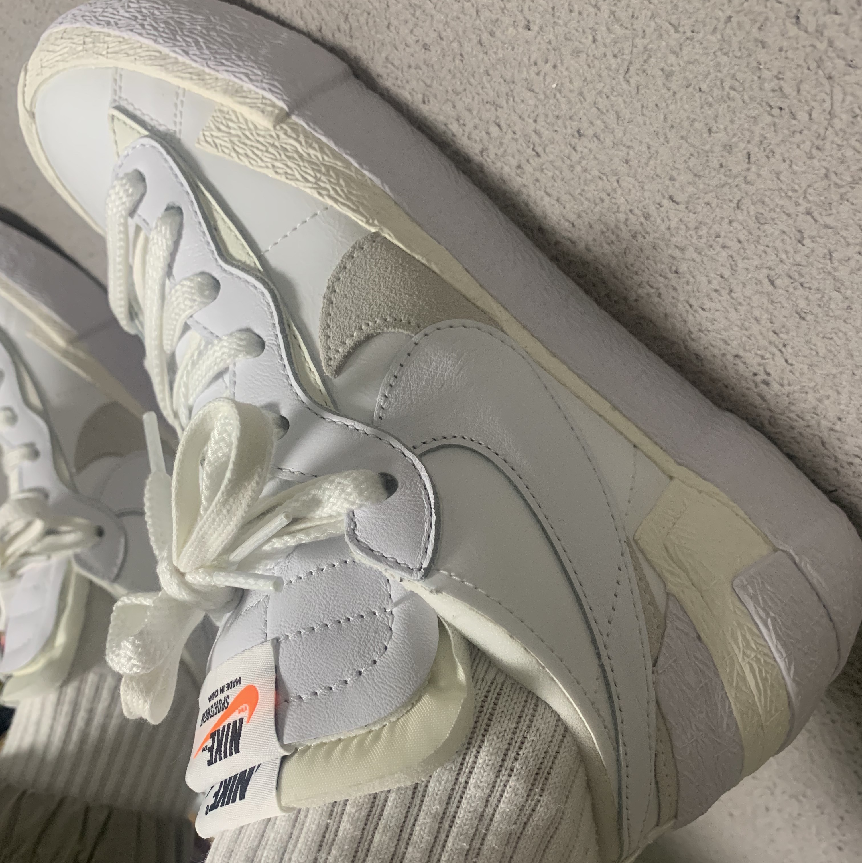 Nike x Sacai Blazer Low White Patent Leather 착용 스타일