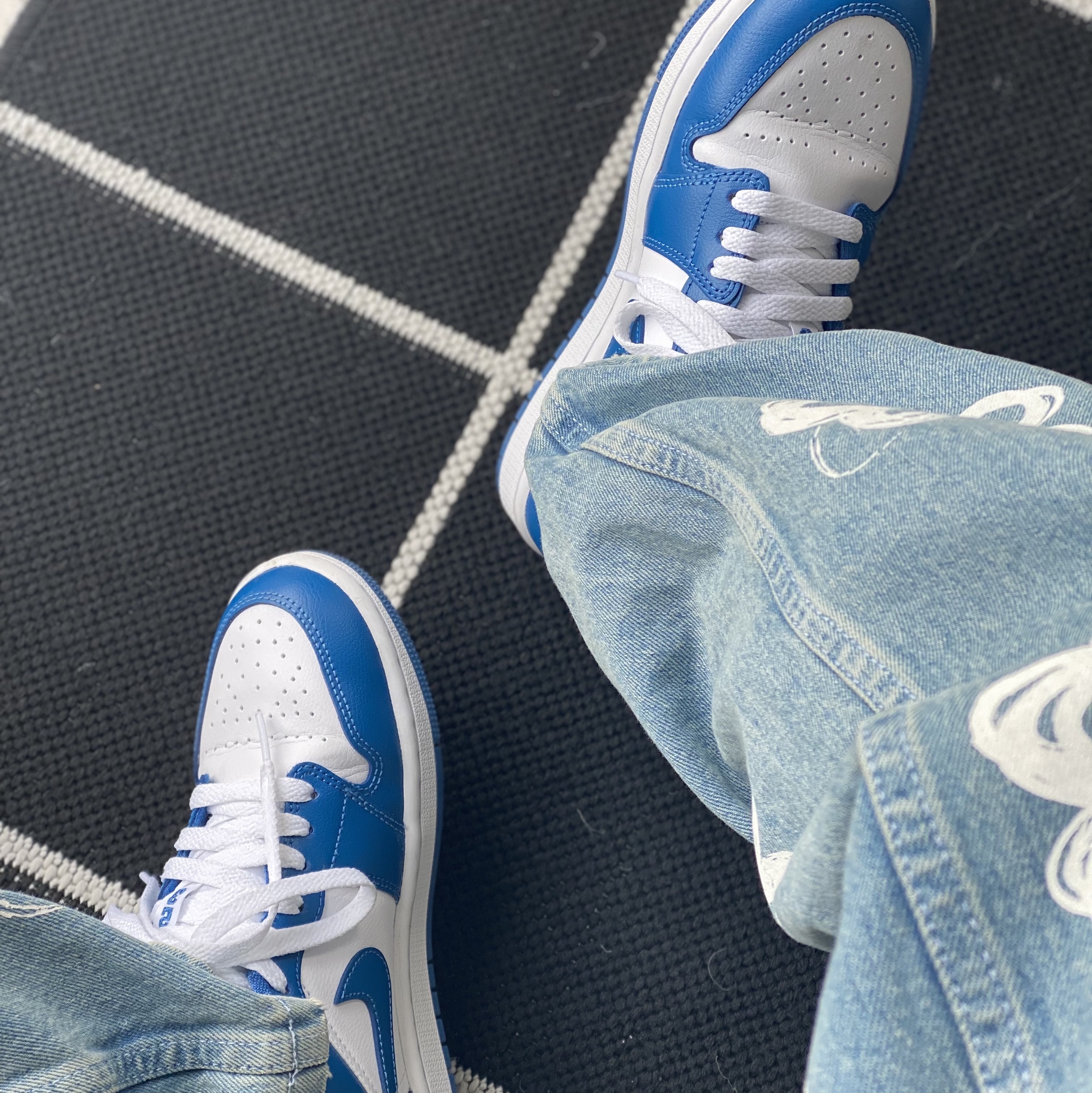 (W) Jordan 1 Low White Dark Marina Blue 착용 스타일 - 2