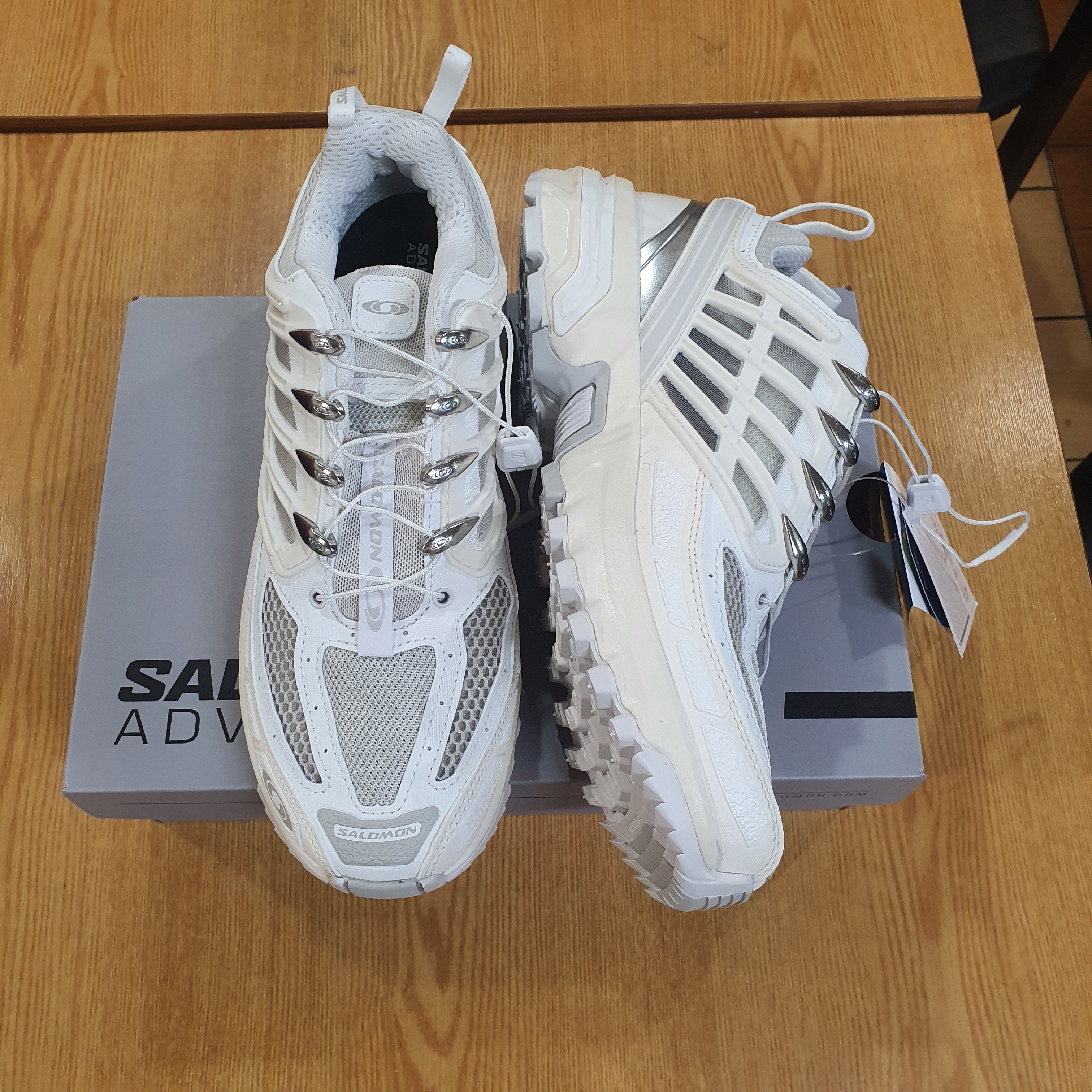Salomon ACS Pro ADV Vanilla Lunar Rock 착용 스타일 - 2