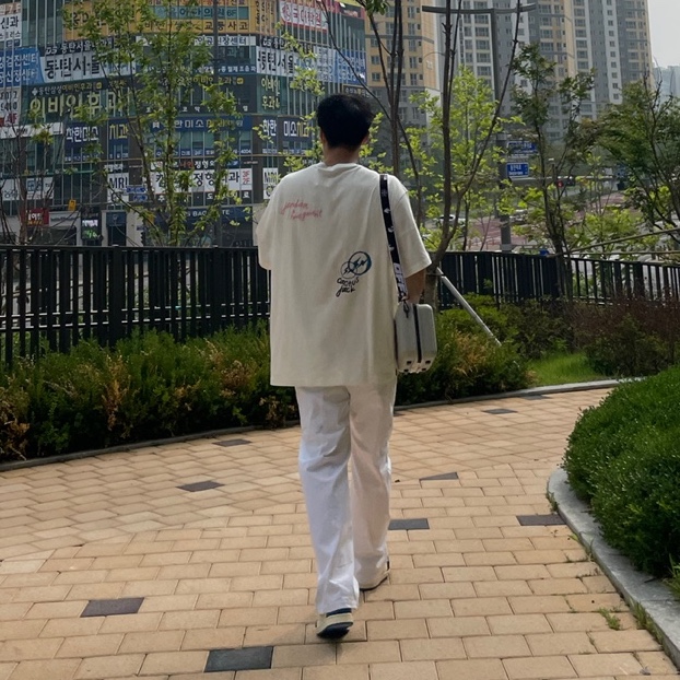 Jordan 1 x Travis Scott x Fragment Retro Low OG SP Military Blue, Jordan x Travis Scott x Fragment T-Shirt Sail (DJ0619-133) 착용 스타일 - 3