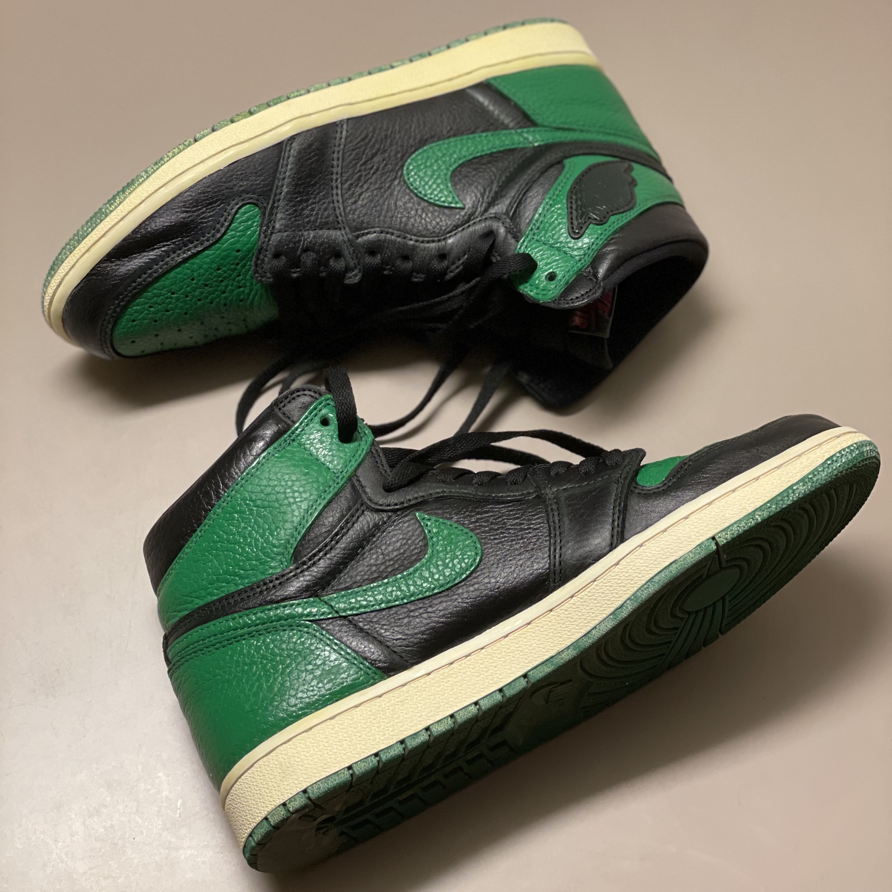 Jordan 1 Retro High OG Pine Green Black 착용 스타일 - 1