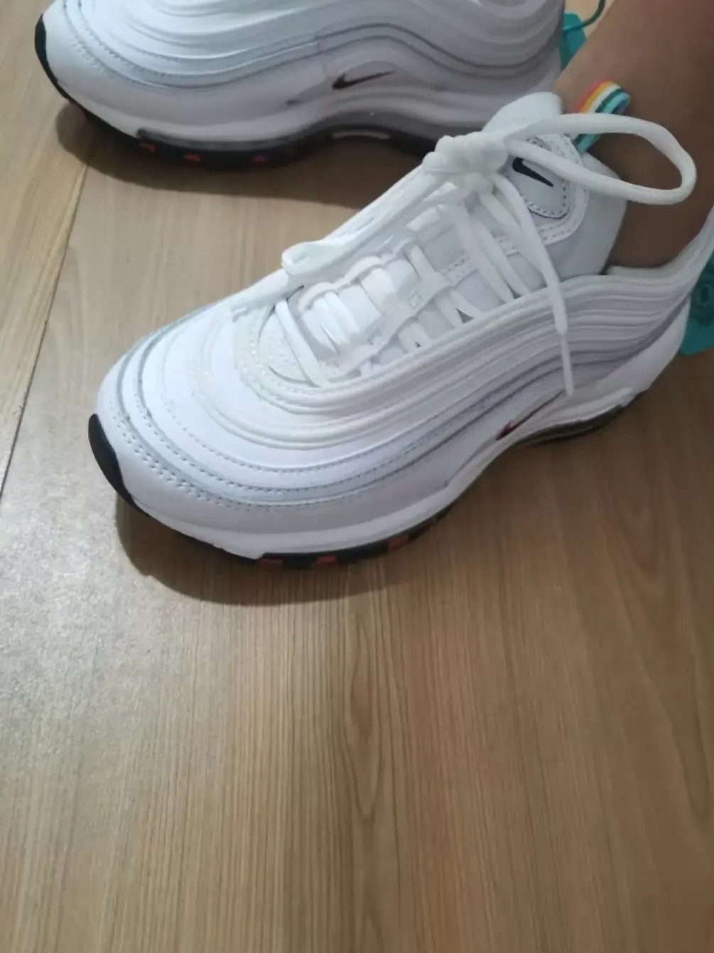 (W) Nike Air Max 97 White Thunder Blue 착용 스타일 - 3