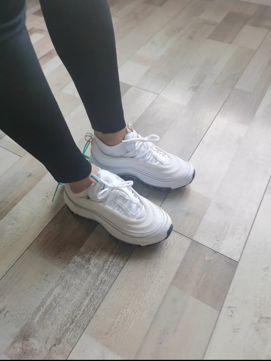 (W) Nike Air Max 97 White Thunder Blue 착용 스타일 - 2